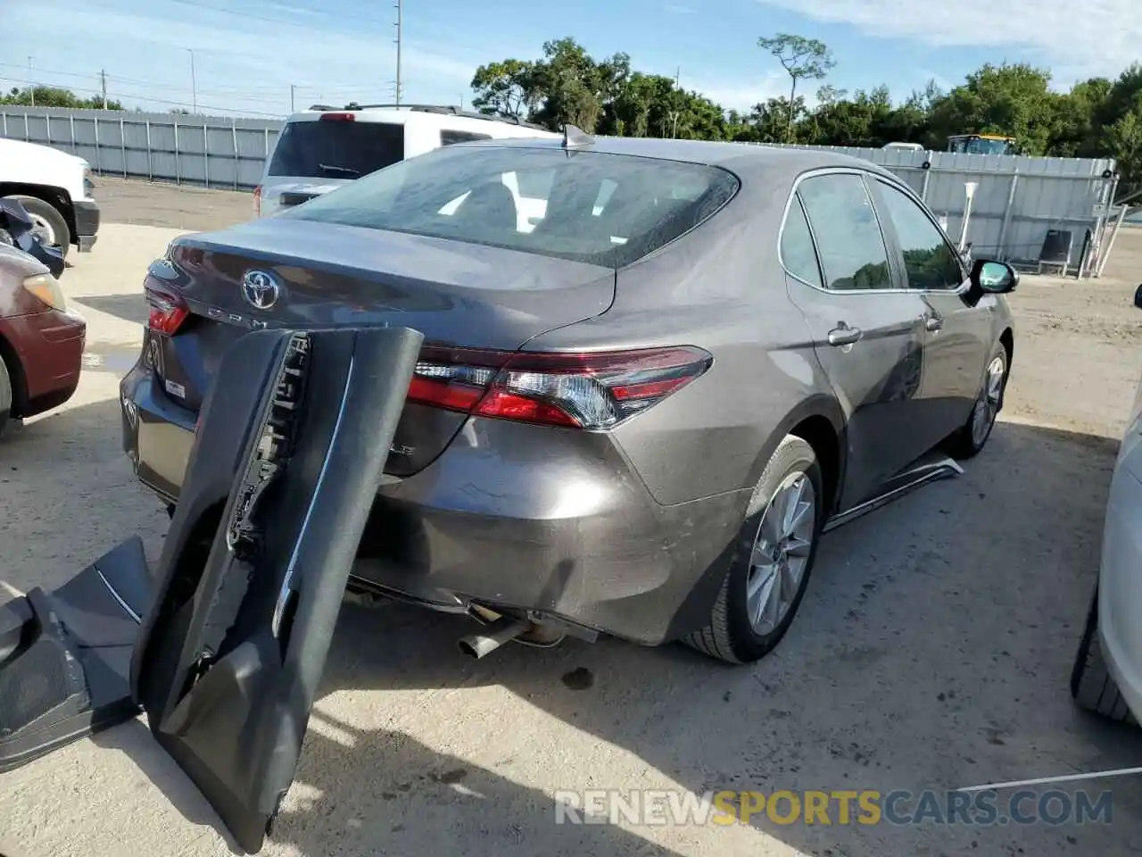 4 Photograph of a damaged car 4T1C11AK8NU698028 TOYOTA CAMRY 2022