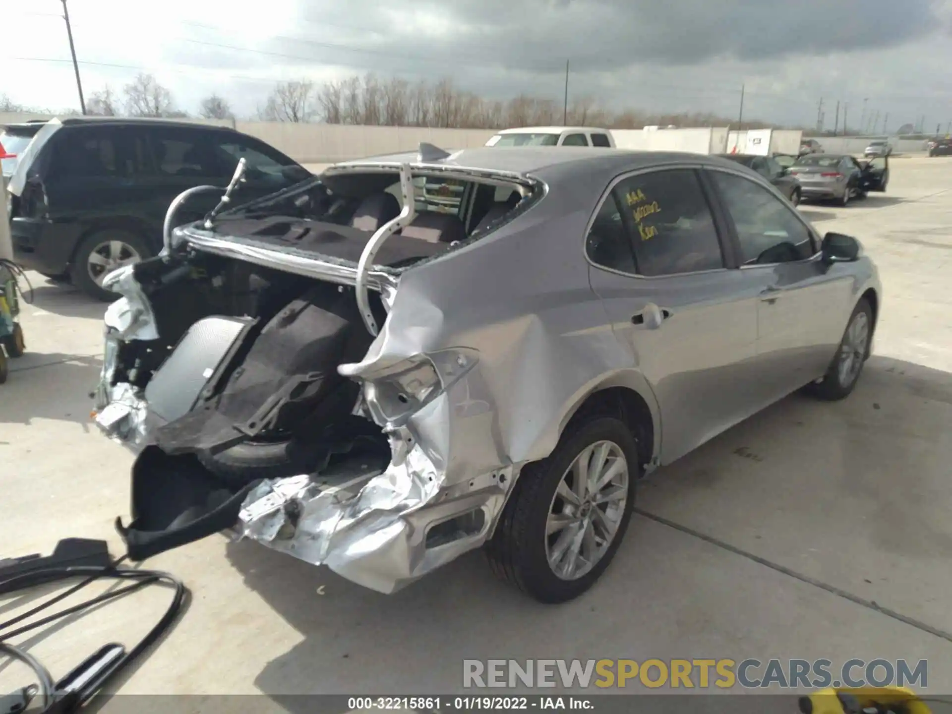 4 Photograph of a damaged car 4T1C11AK9NU646164 TOYOTA CAMRY 2022