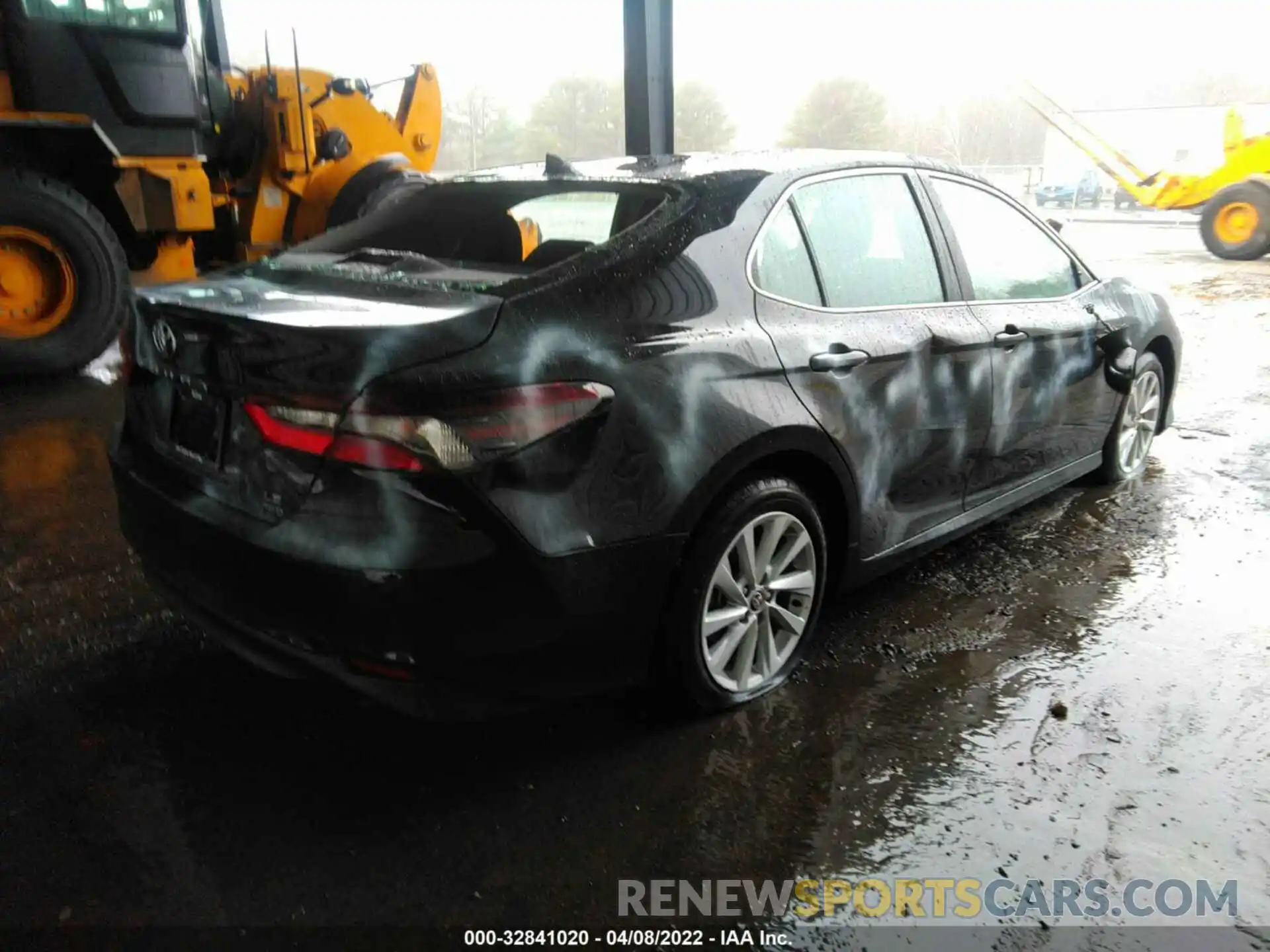 4 Photograph of a damaged car 4T1C11BK3NU054127 TOYOTA CAMRY 2022