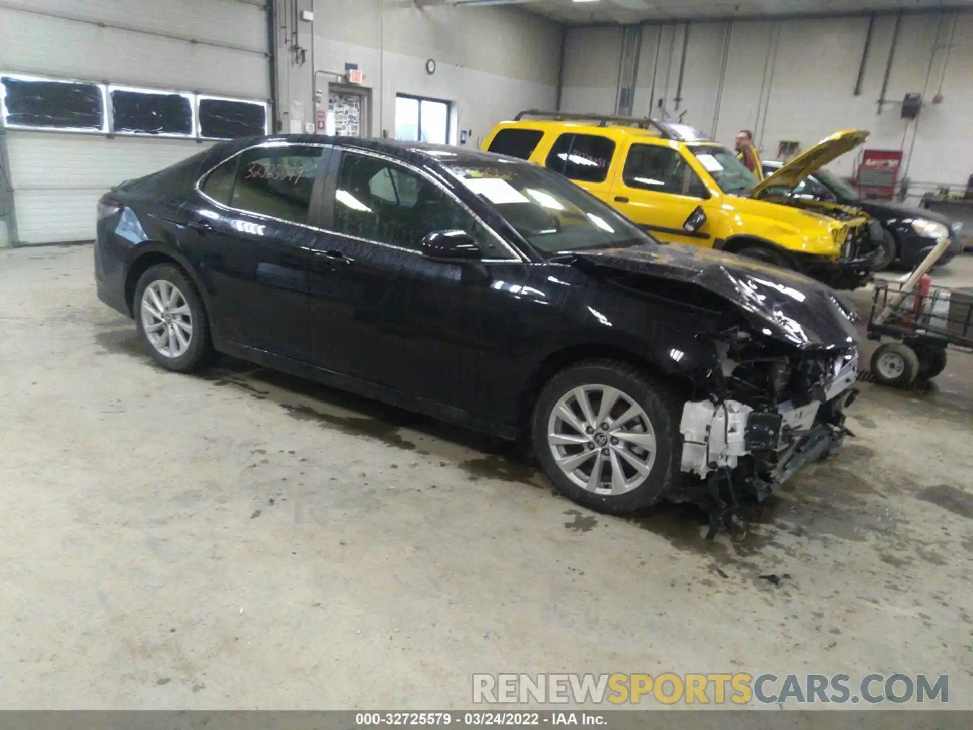 1 Photograph of a damaged car 4T1C11BK7NU052462 TOYOTA CAMRY 2022