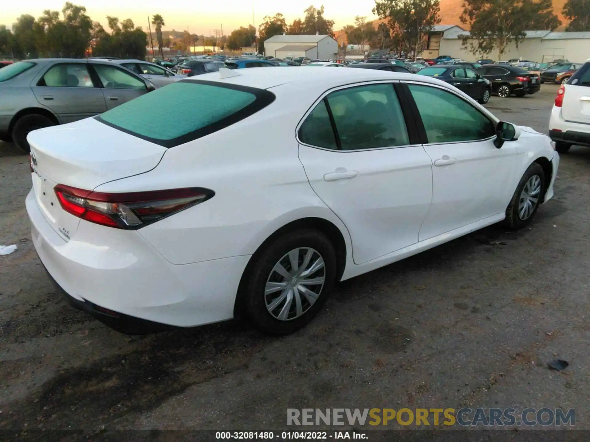 4 Photograph of a damaged car 4T1C31AK0NU570151 TOYOTA CAMRY 2022