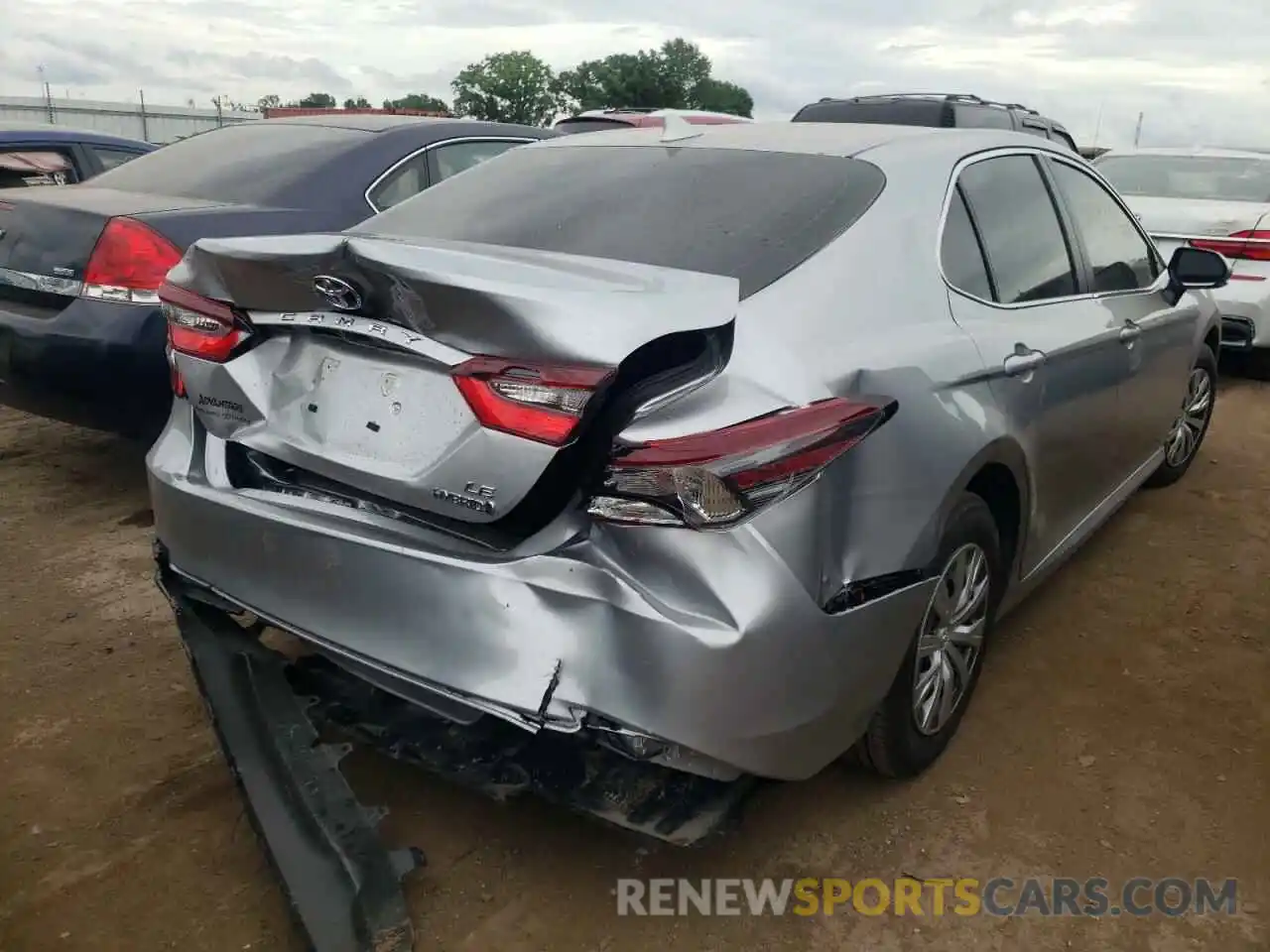 4 Photograph of a damaged car 4T1C31AK1NU584110 TOYOTA CAMRY 2022