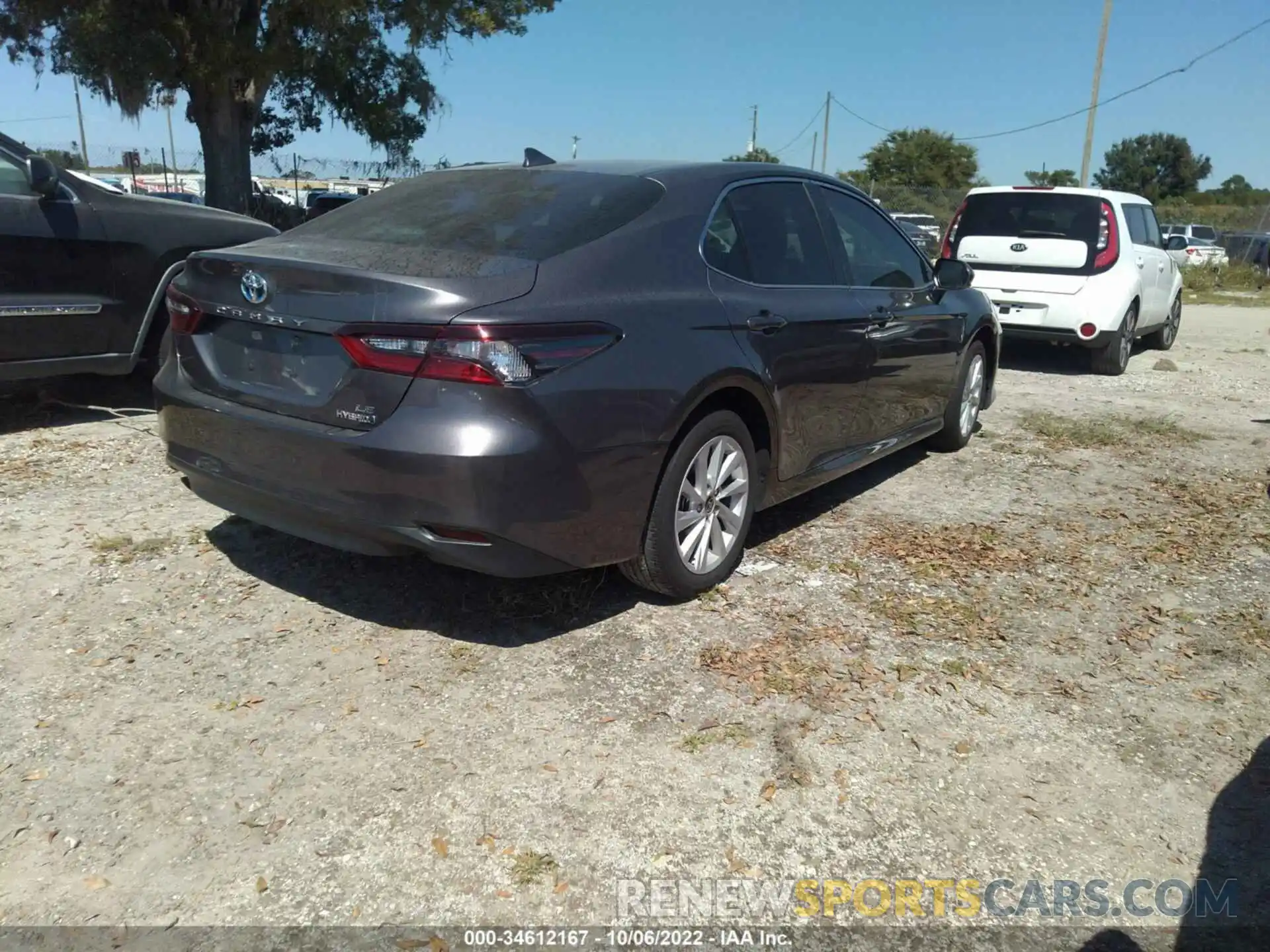 4 Photograph of a damaged car 4T1C31AK2NU573374 TOYOTA CAMRY 2022