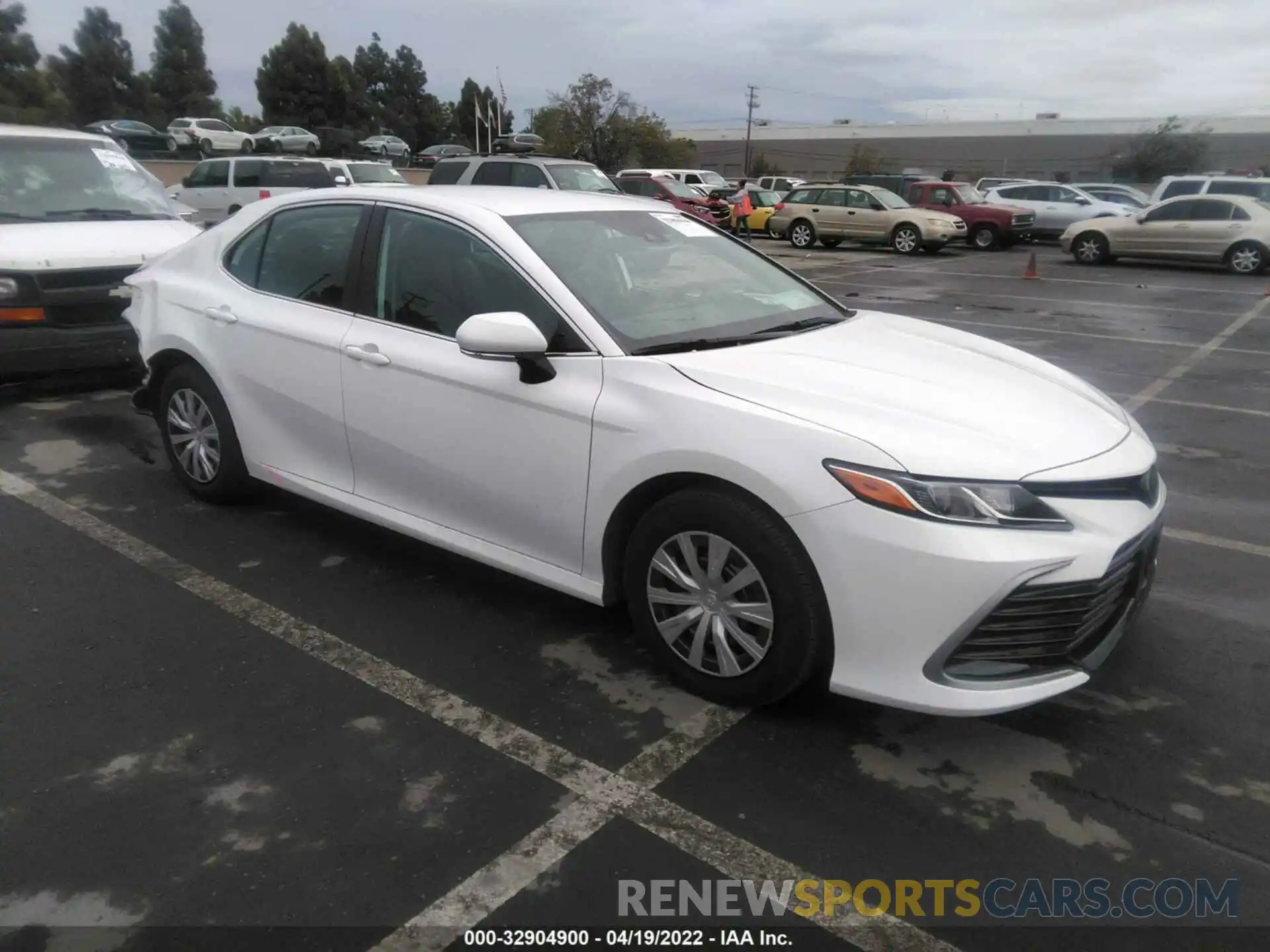 1 Photograph of a damaged car 4T1C31AK3NU570175 TOYOTA CAMRY 2022