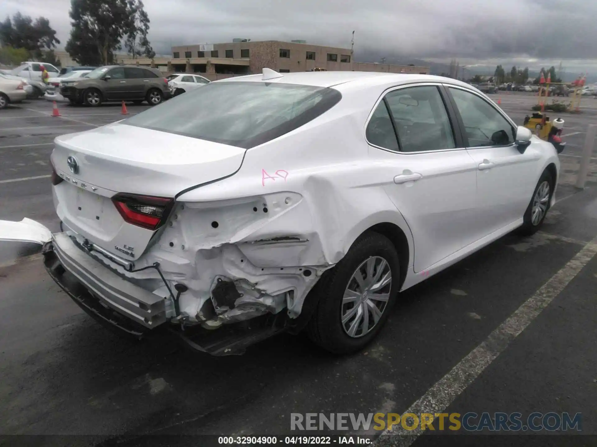 4 Photograph of a damaged car 4T1C31AK3NU570175 TOYOTA CAMRY 2022