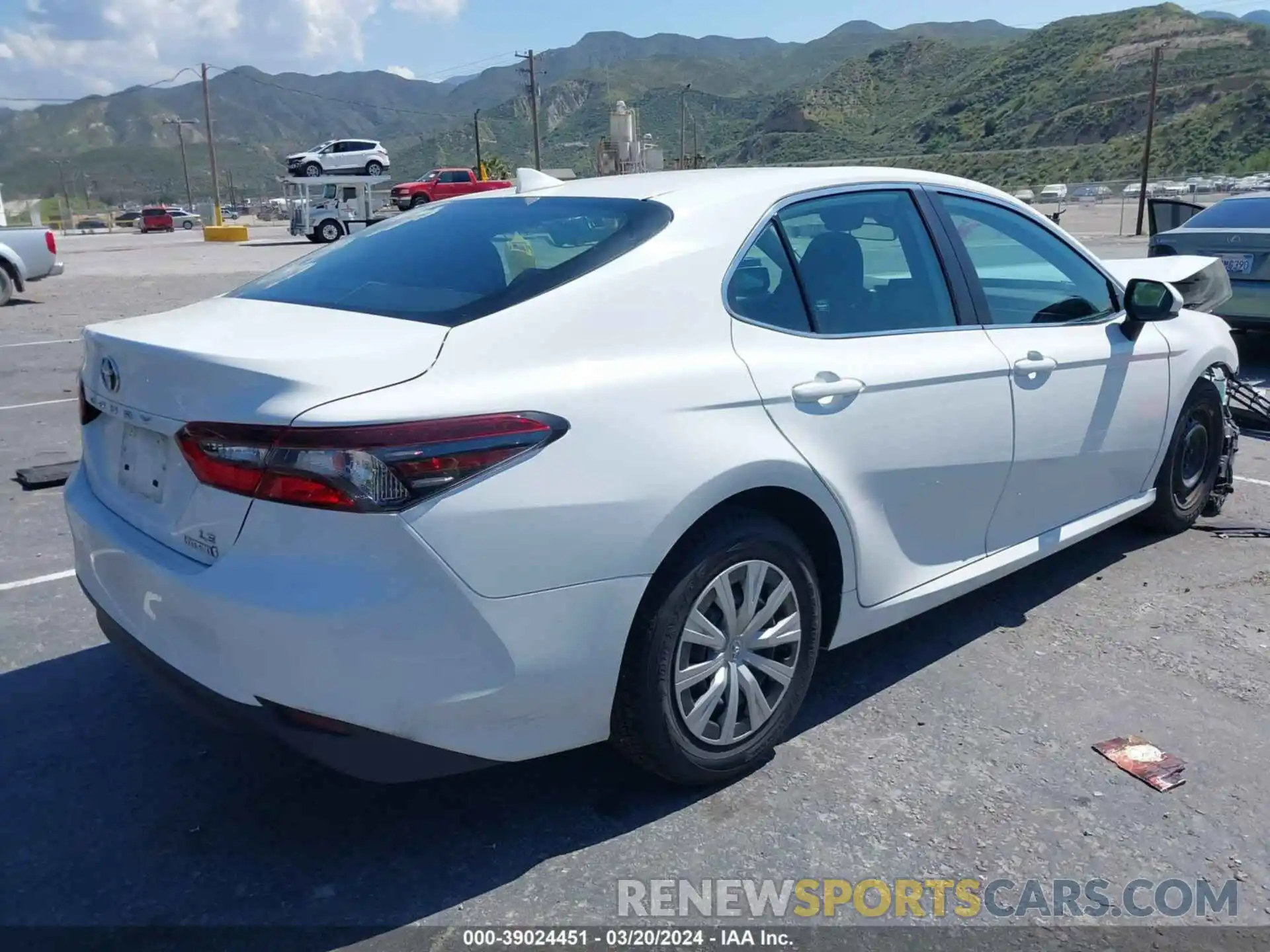 4 Photograph of a damaged car 4T1C31AK3NU575750 TOYOTA CAMRY 2022