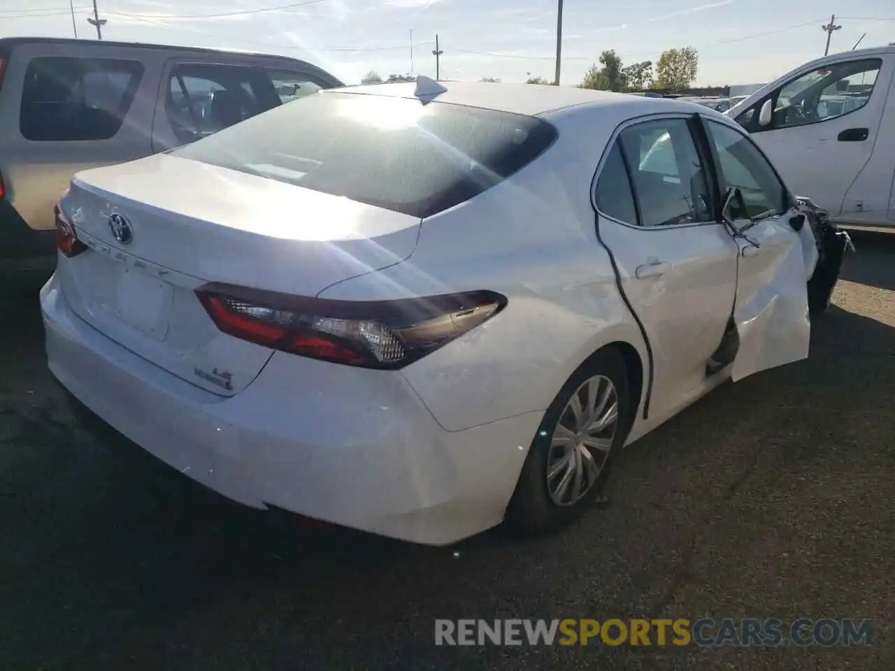 4 Photograph of a damaged car 4T1C31AK6NU587004 TOYOTA CAMRY 2022