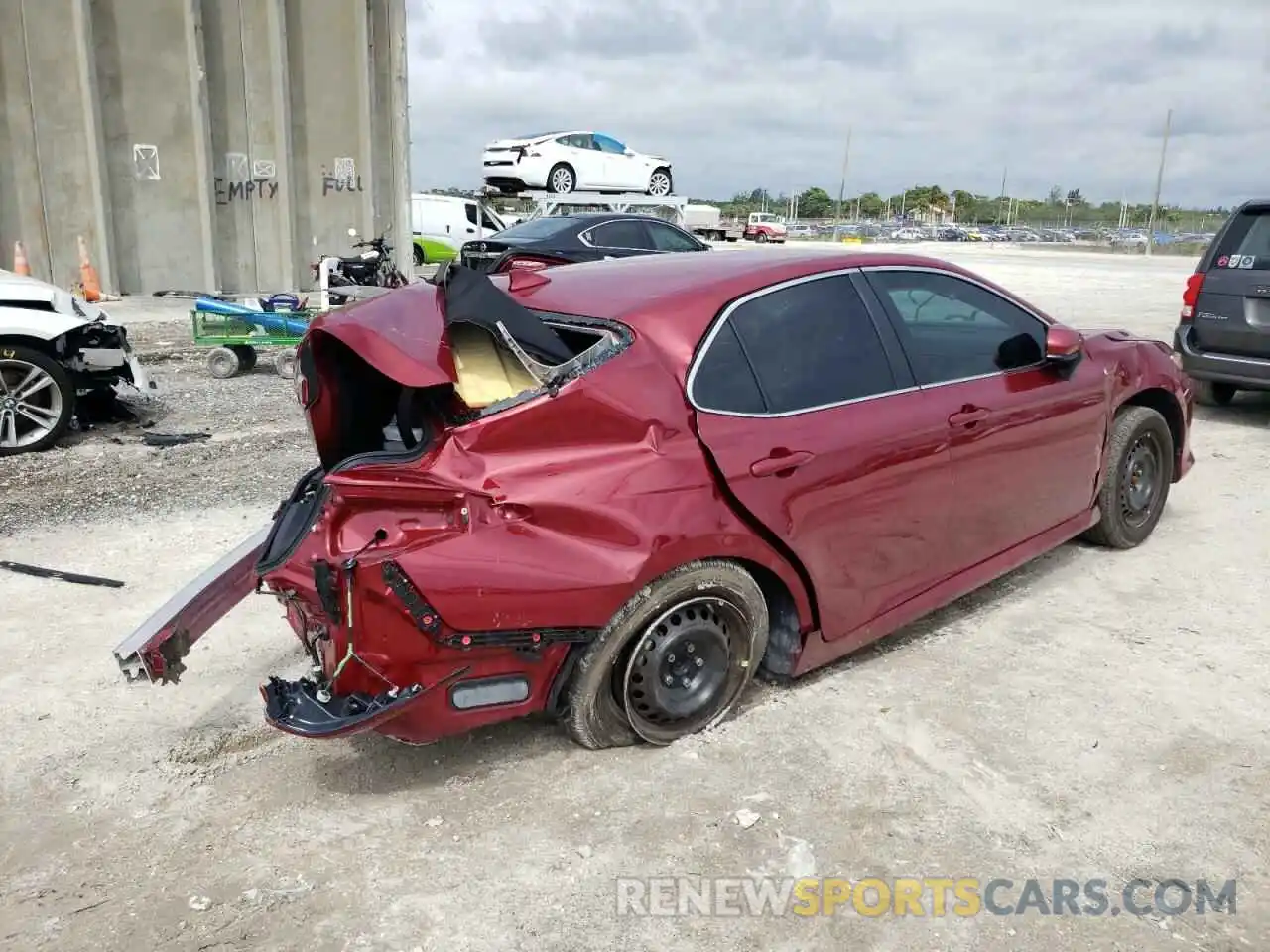 4 Photograph of a damaged car 4T1C31AK7NU572236 TOYOTA CAMRY 2022