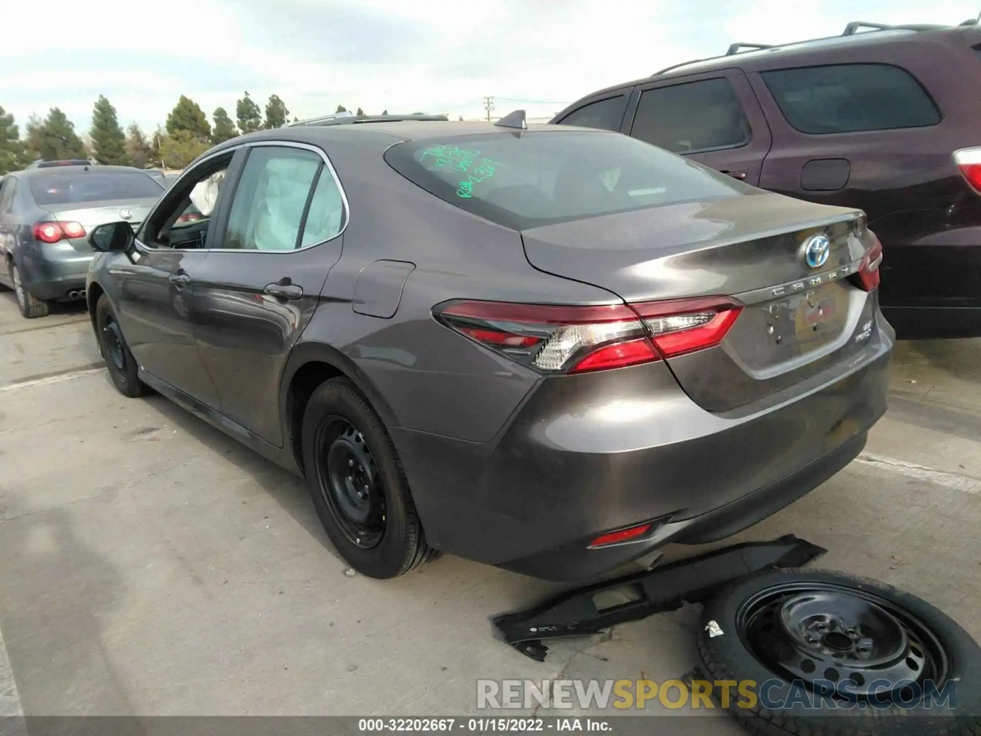 3 Photograph of a damaged car 4T1C31AK8NU574058 TOYOTA CAMRY 2022