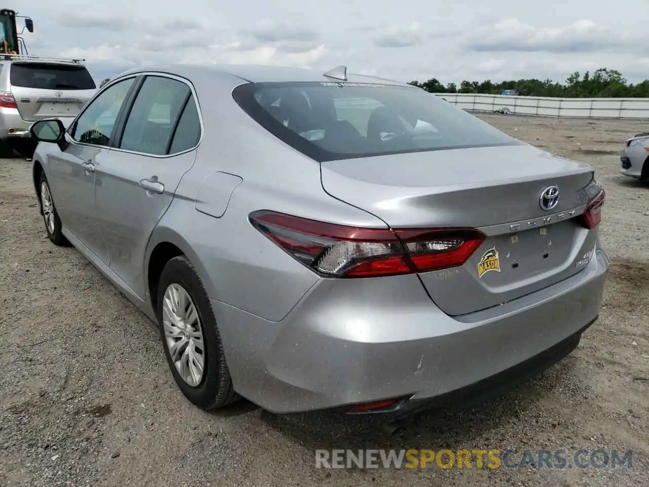 3 Photograph of a damaged car 4T1C31AK9NU570553 TOYOTA CAMRY 2022