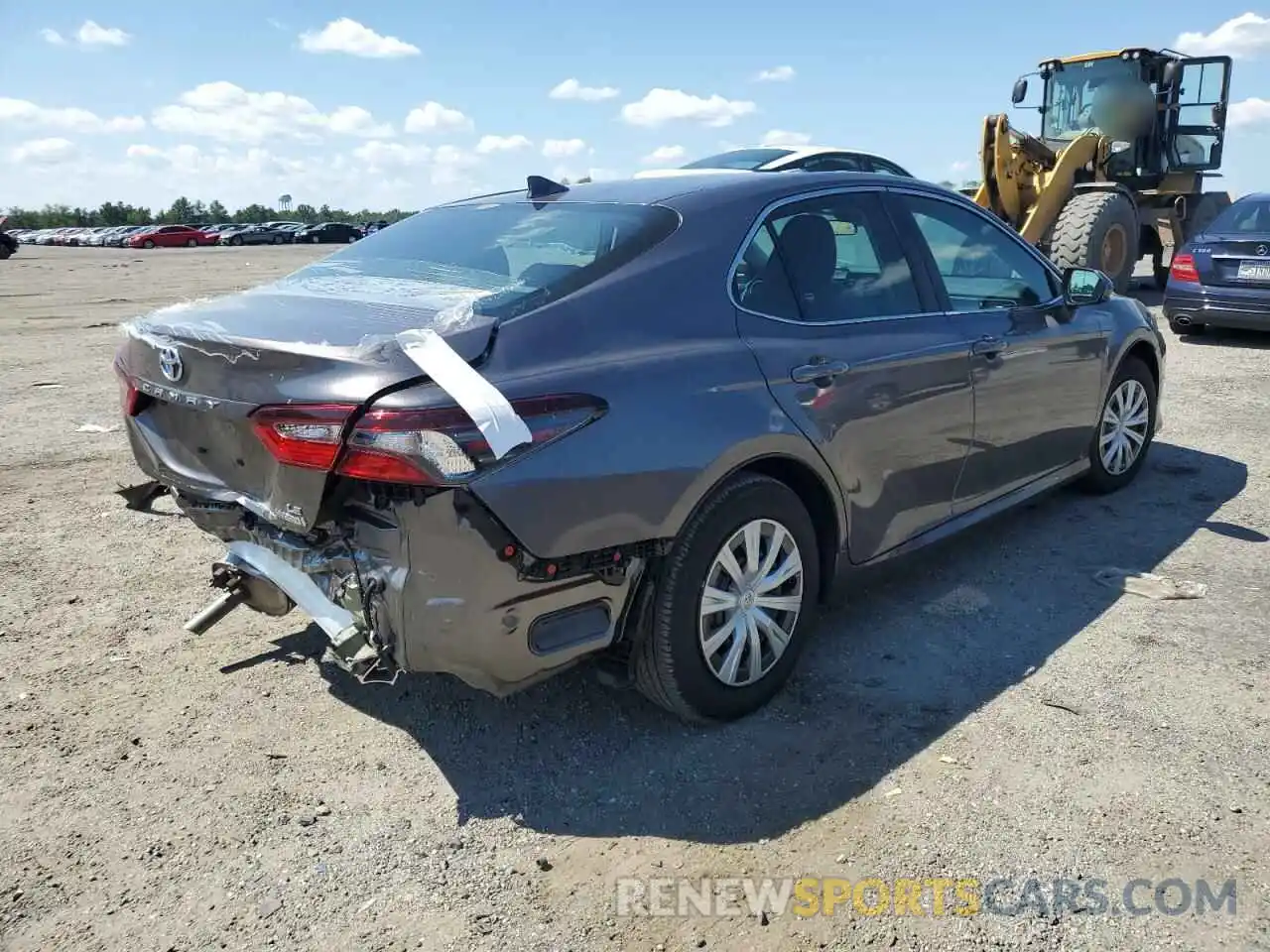 4 Photograph of a damaged car 4T1C31AK9NU585358 TOYOTA CAMRY 2022