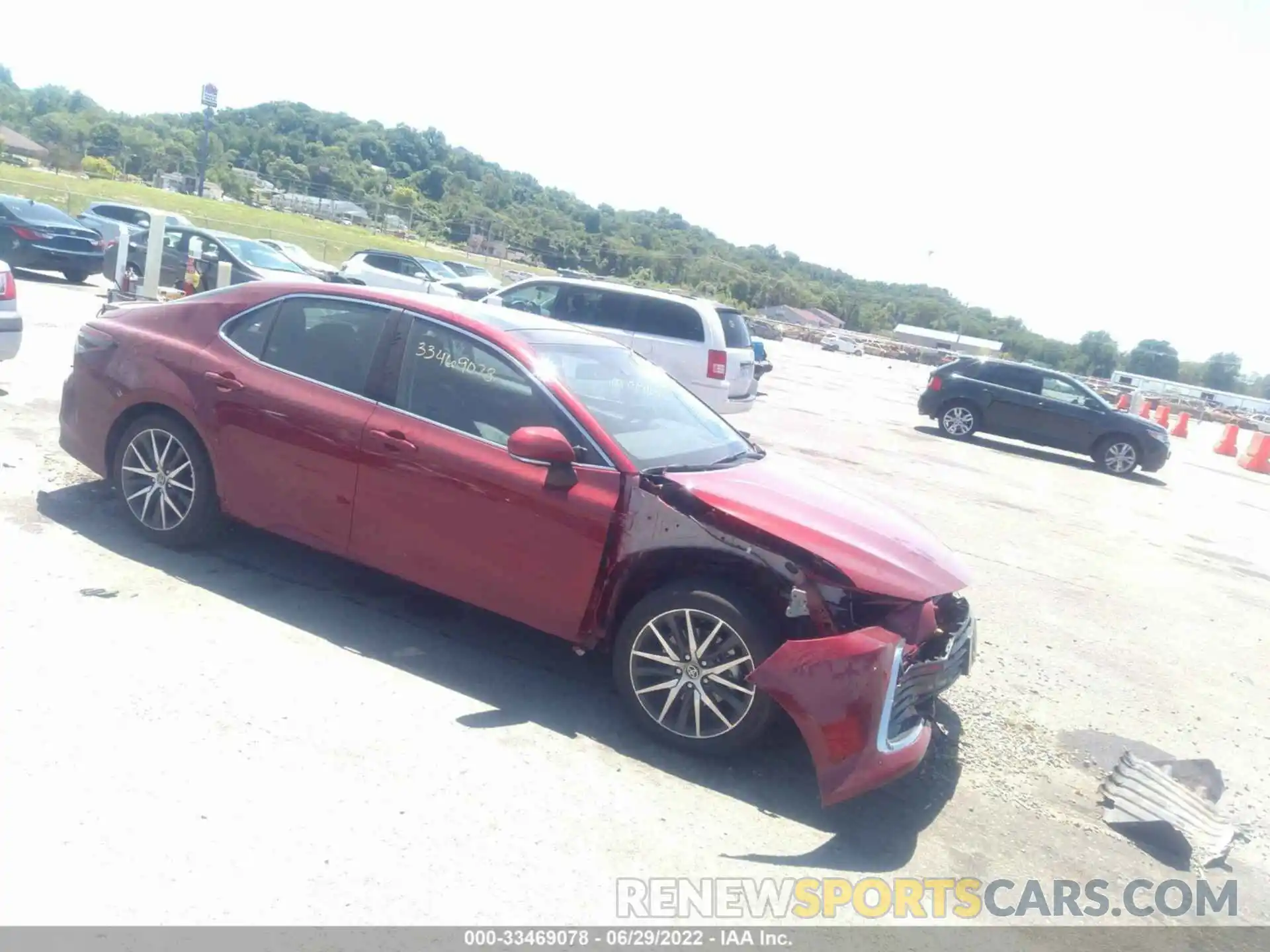 1 Photograph of a damaged car 4T1F11AK1NU008648 TOYOTA CAMRY 2022