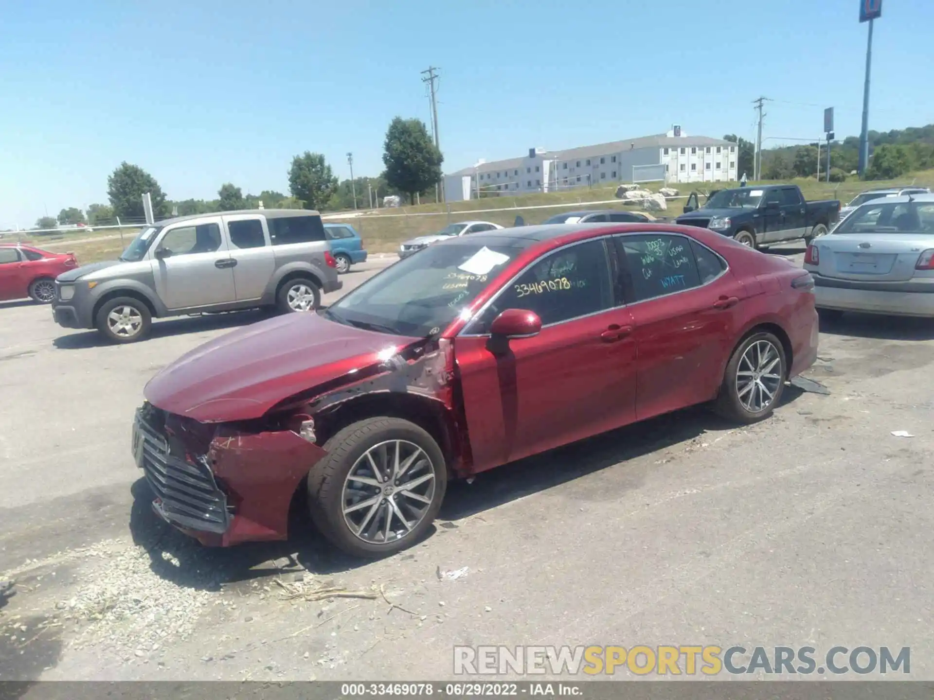 2 Photograph of a damaged car 4T1F11AK1NU008648 TOYOTA CAMRY 2022