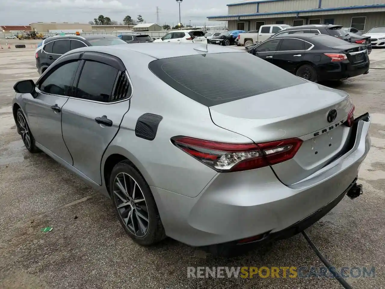 2 Photograph of a damaged car 4T1F11AK5NU014632 TOYOTA CAMRY 2022