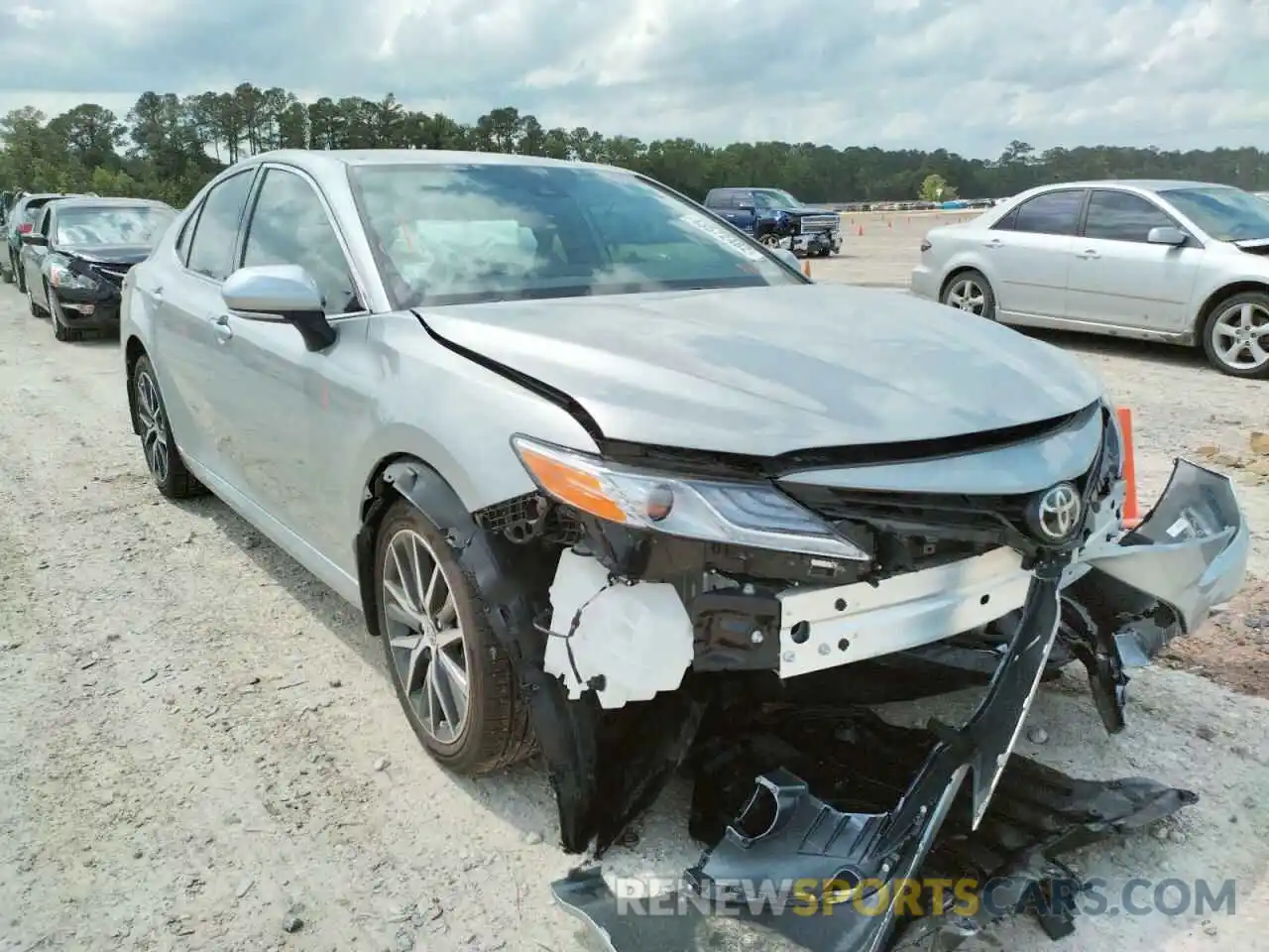 1 Photograph of a damaged car 4T1F11AK6NU013229 TOYOTA CAMRY 2022