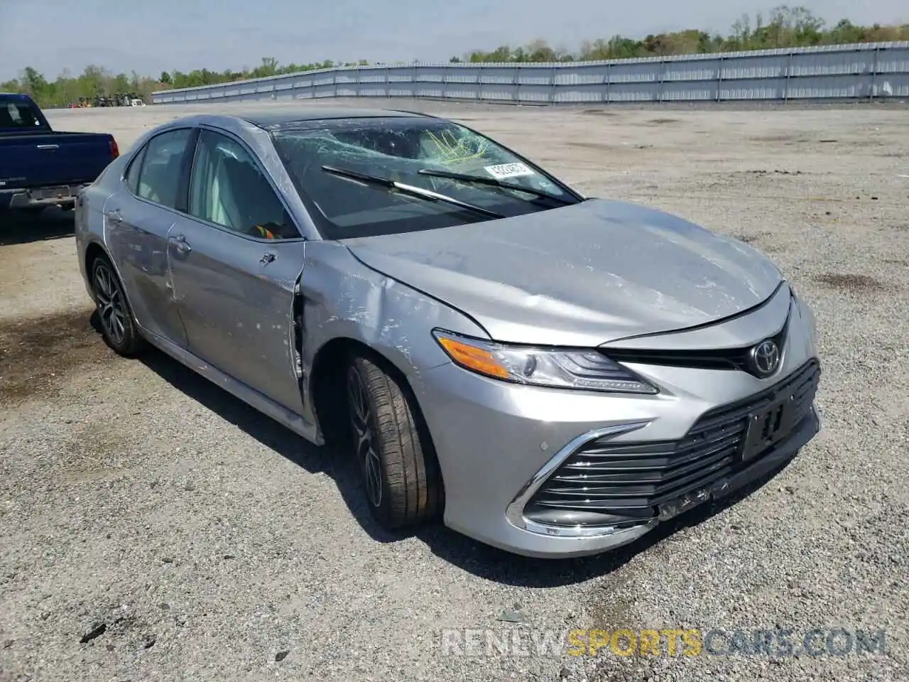 1 Photograph of a damaged car 4T1F11AK8NU014981 TOYOTA CAMRY 2022