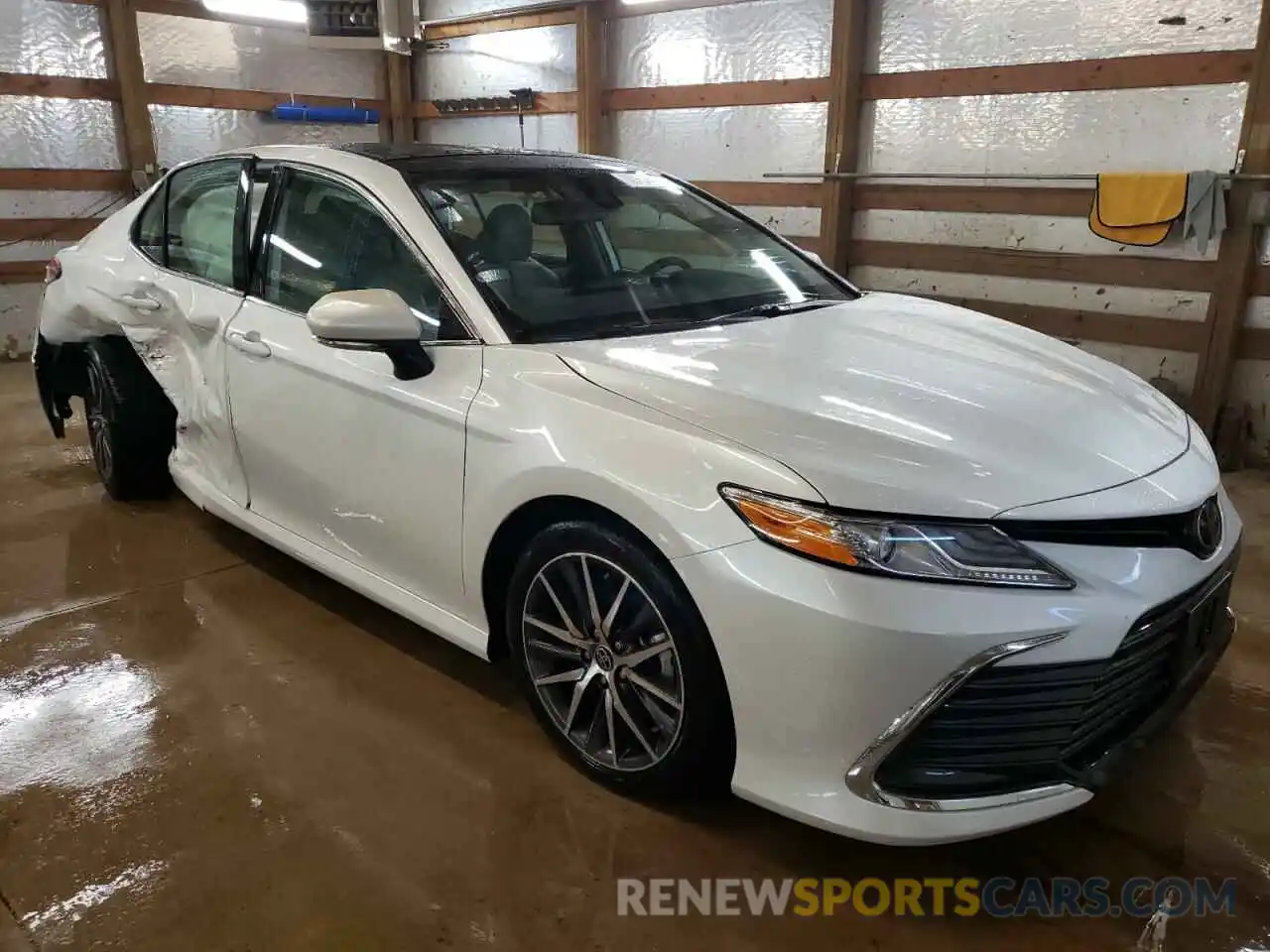 1 Photograph of a damaged car 4T1F11BK0NU049657 TOYOTA CAMRY 2022