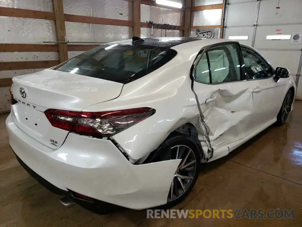 4 Photograph of a damaged car 4T1F11BK0NU049657 TOYOTA CAMRY 2022