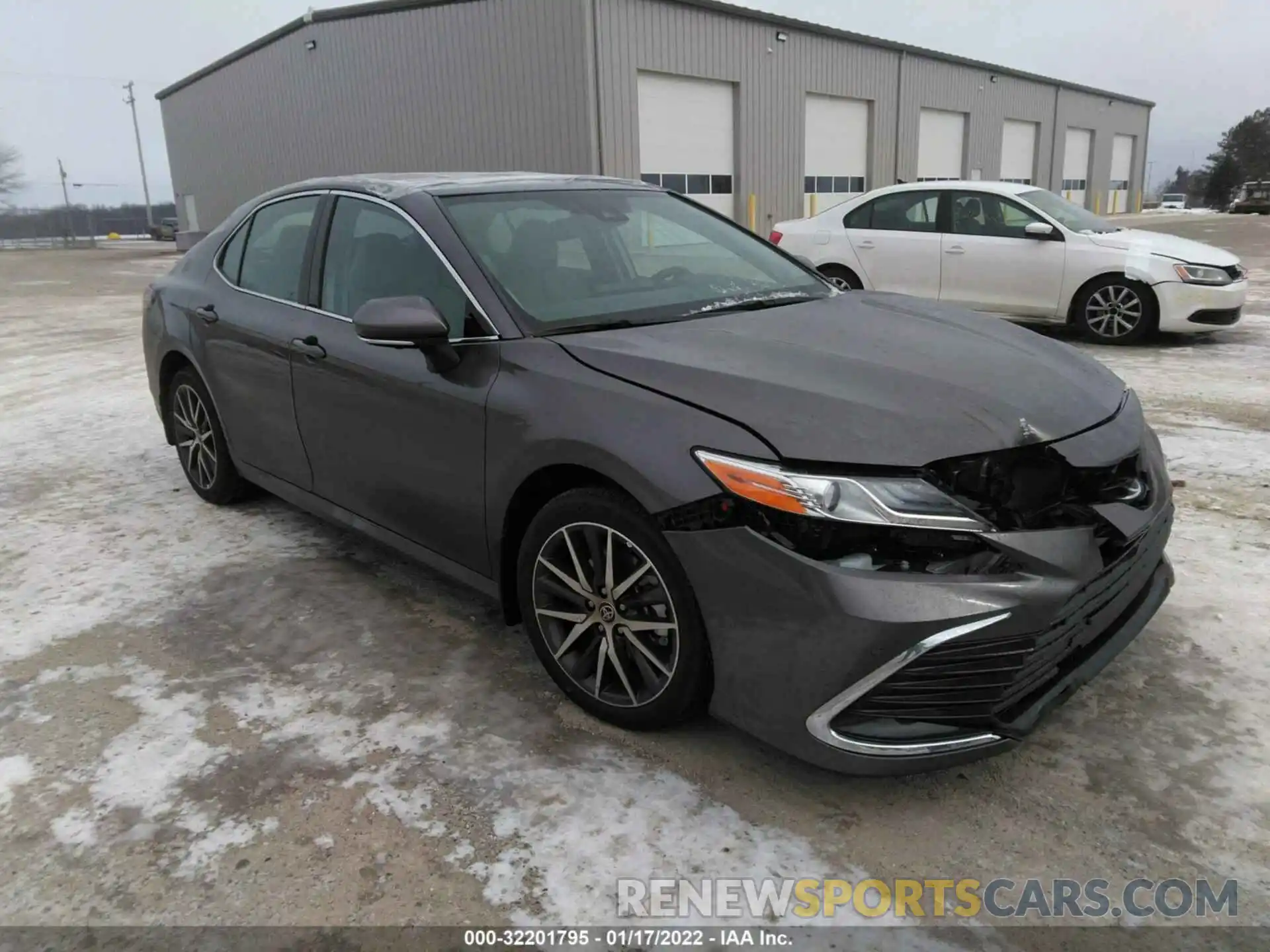 1 Photograph of a damaged car 4T1F11BK5NU055552 TOYOTA CAMRY 2022