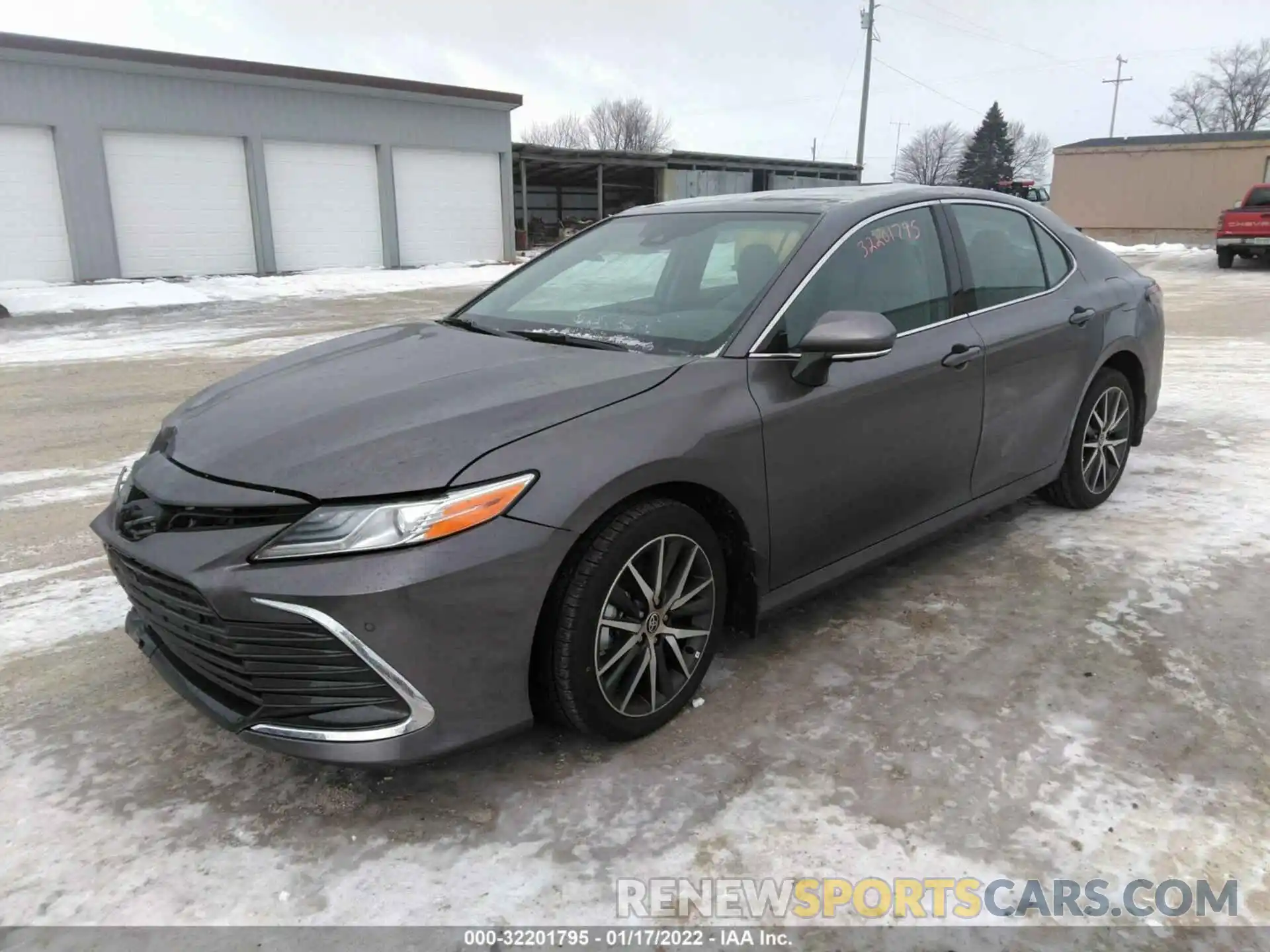 2 Photograph of a damaged car 4T1F11BK5NU055552 TOYOTA CAMRY 2022