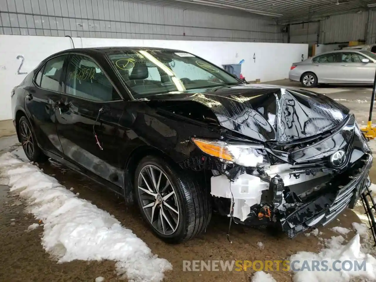 1 Photograph of a damaged car 4T1F11BK6NU050781 TOYOTA CAMRY 2022