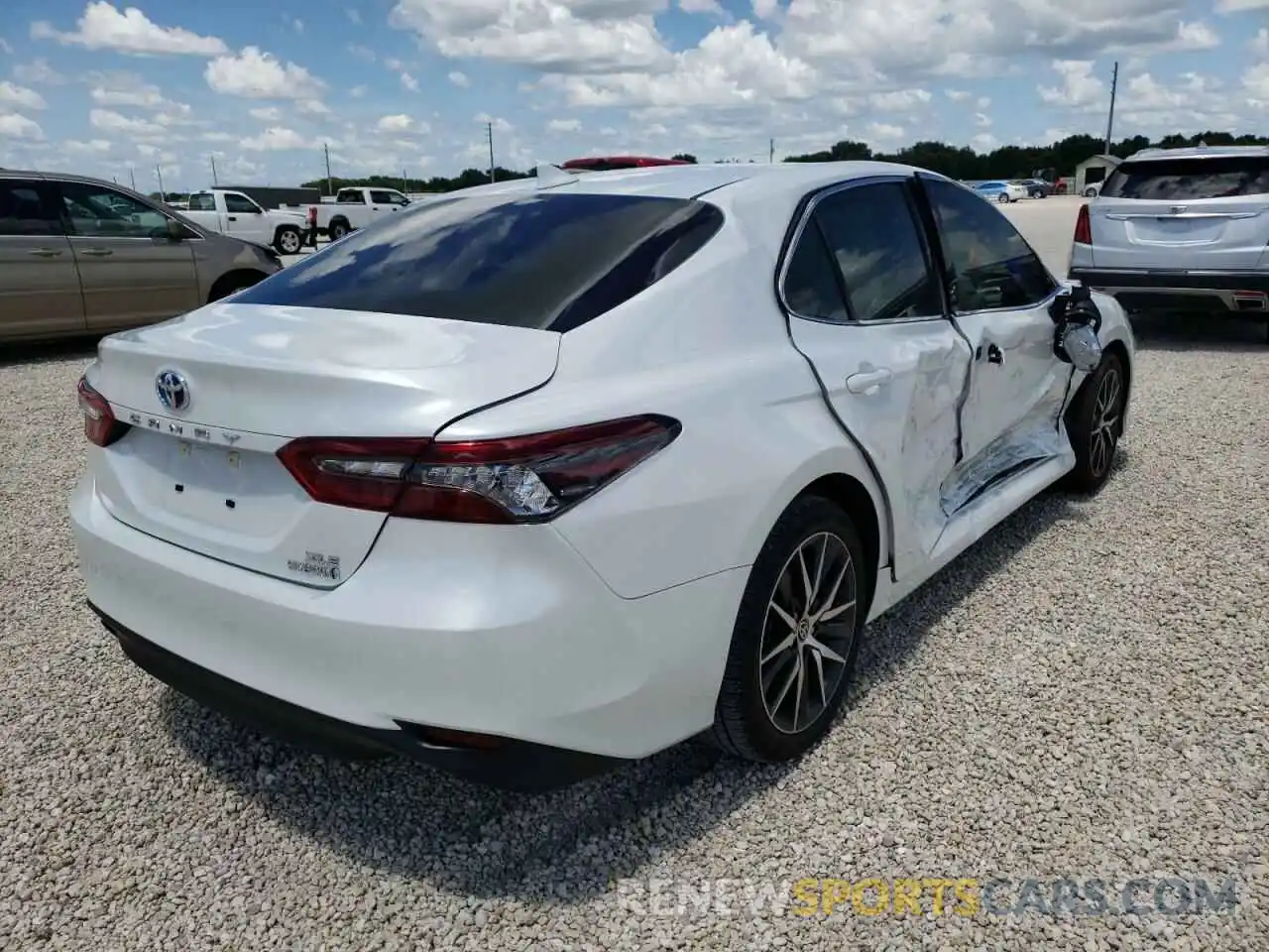 4 Photograph of a damaged car 4T1F31AK1NU589451 TOYOTA CAMRY 2022