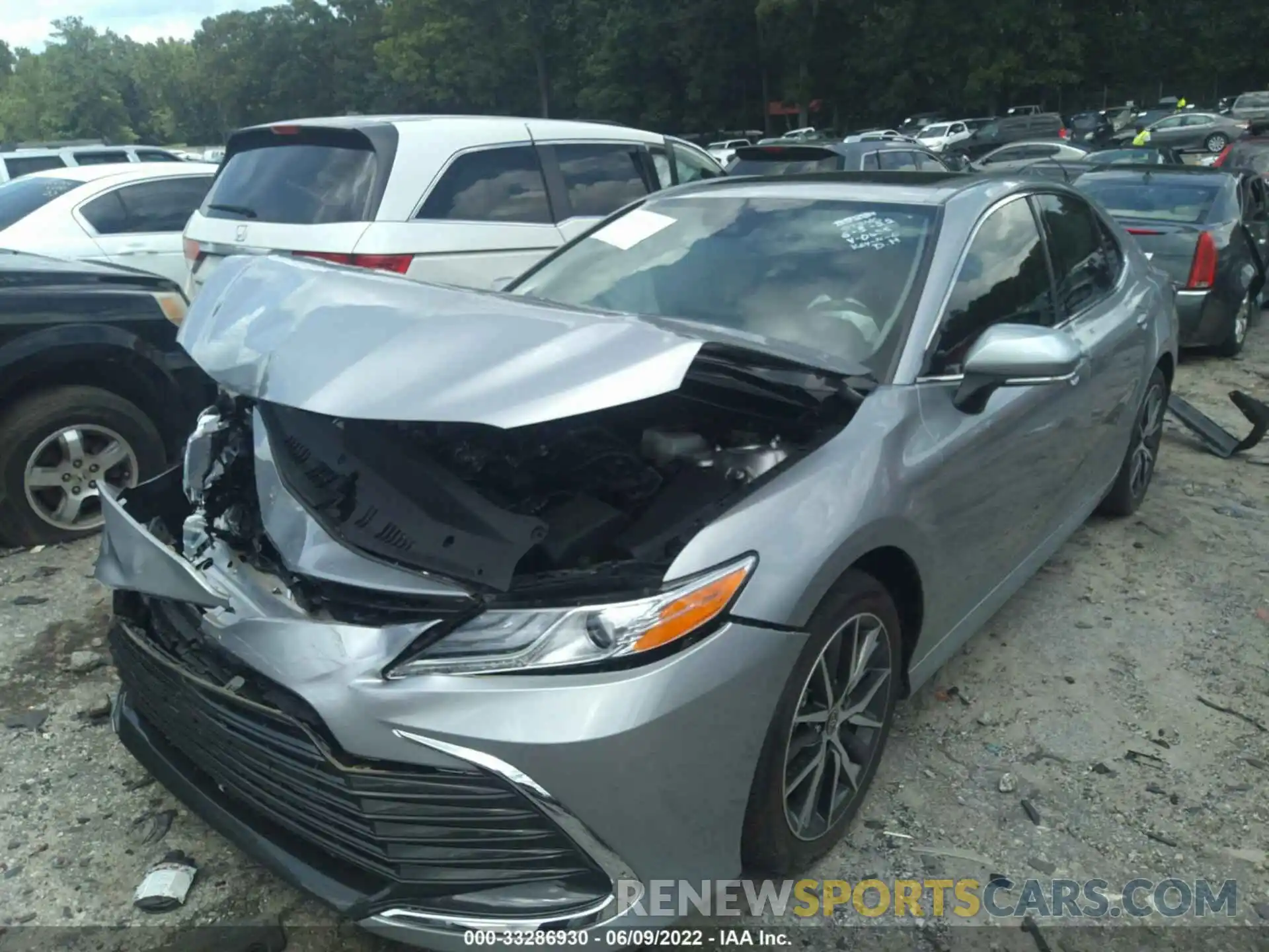 2 Photograph of a damaged car 4T1F31AK4NU570635 TOYOTA CAMRY 2022