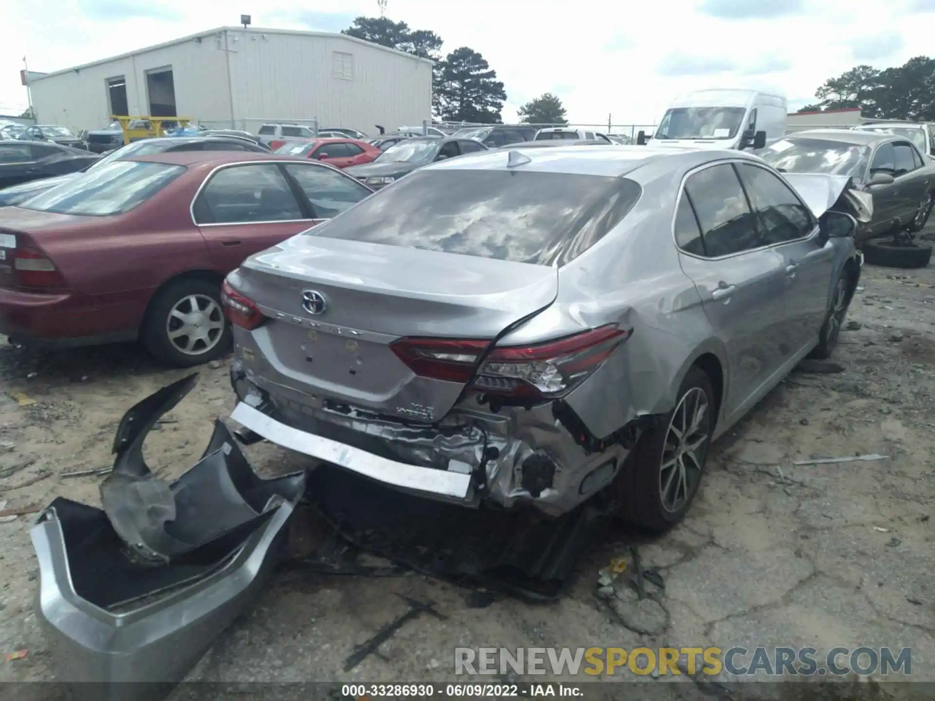 4 Photograph of a damaged car 4T1F31AK4NU570635 TOYOTA CAMRY 2022