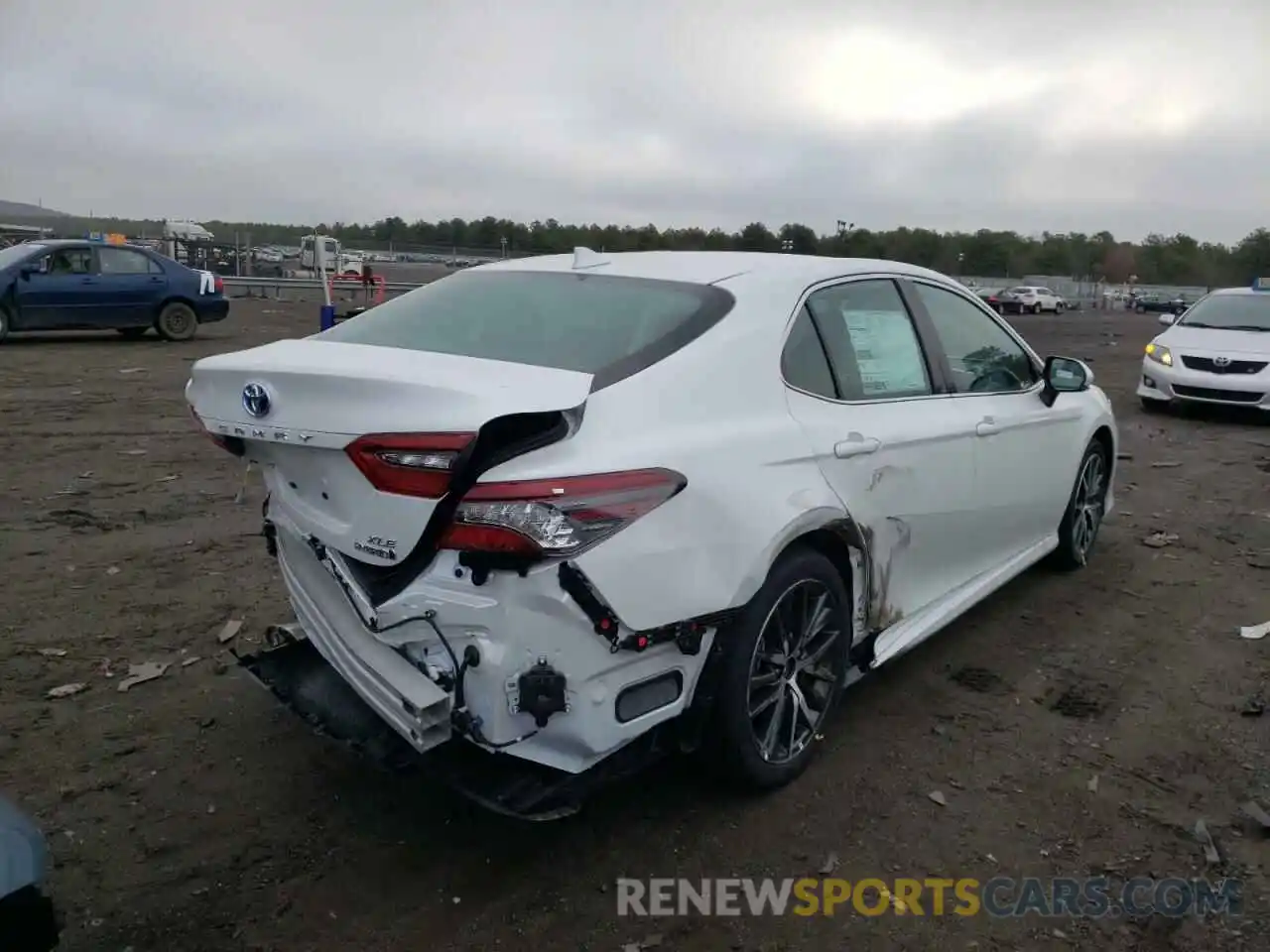 4 Photograph of a damaged car 4T1F31AK5NU583331 TOYOTA CAMRY 2022