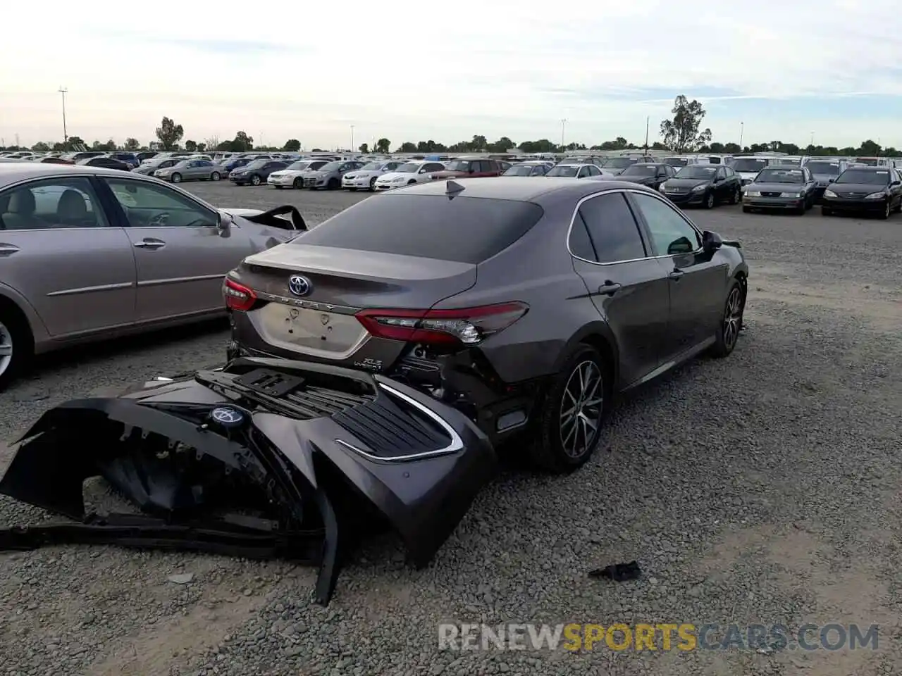 4 Photograph of a damaged car 4T1F31AKXNU571207 TOYOTA CAMRY 2022