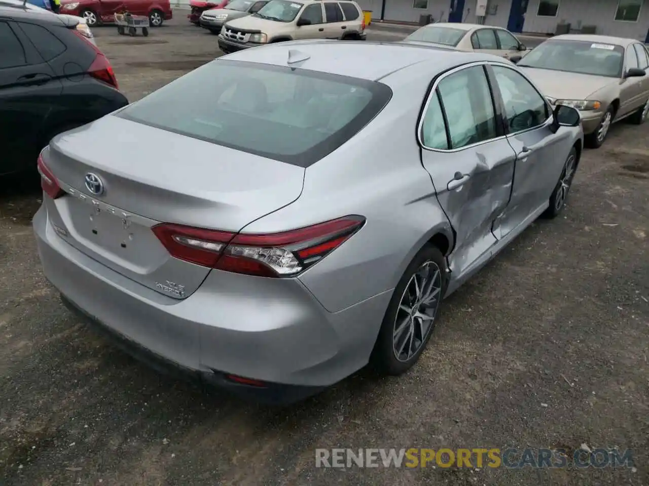 4 Photograph of a damaged car 4T1F31AKXNU572891 TOYOTA CAMRY 2022