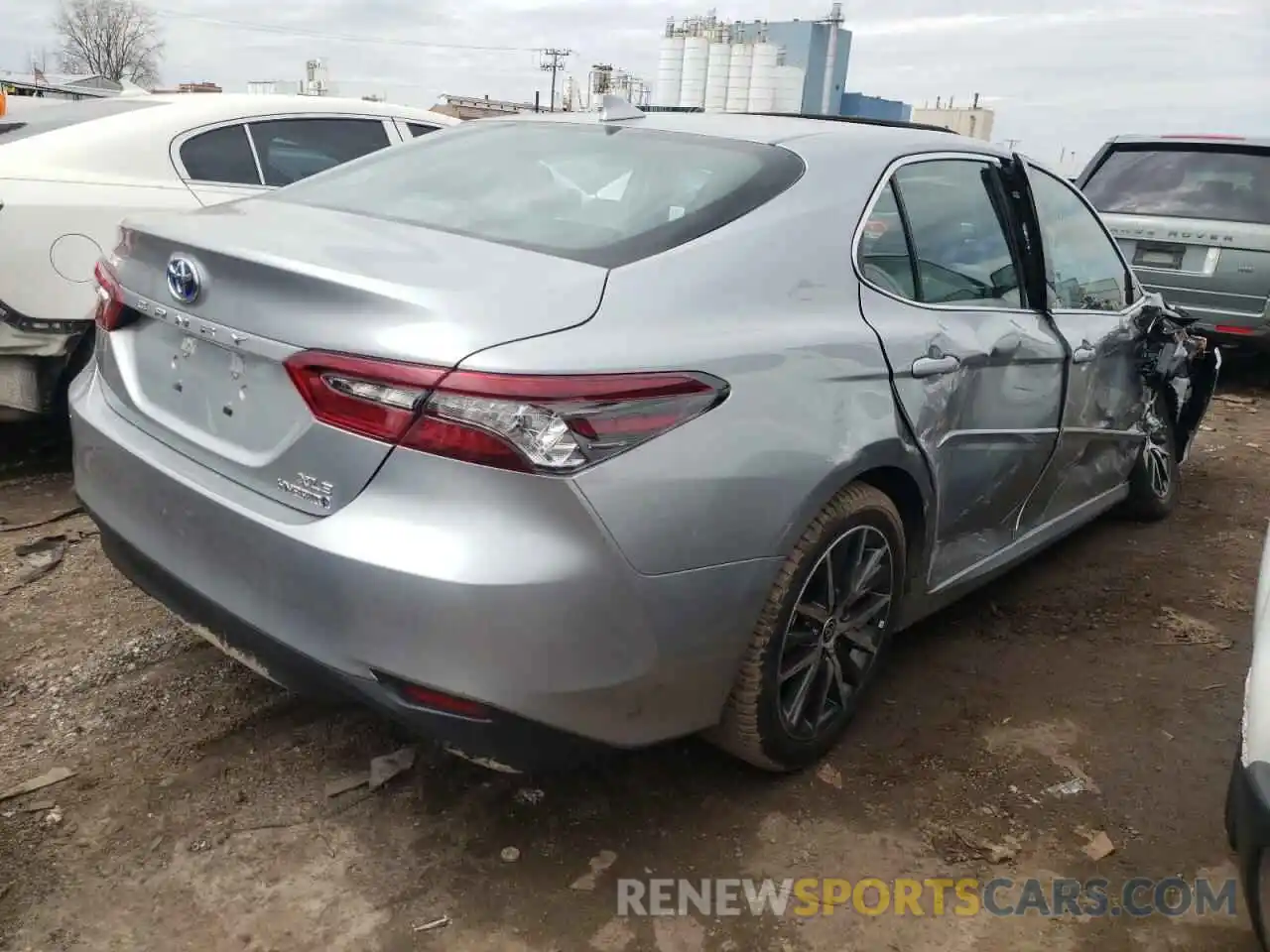 4 Photograph of a damaged car 4T1F31AKXNU577220 TOYOTA CAMRY 2022