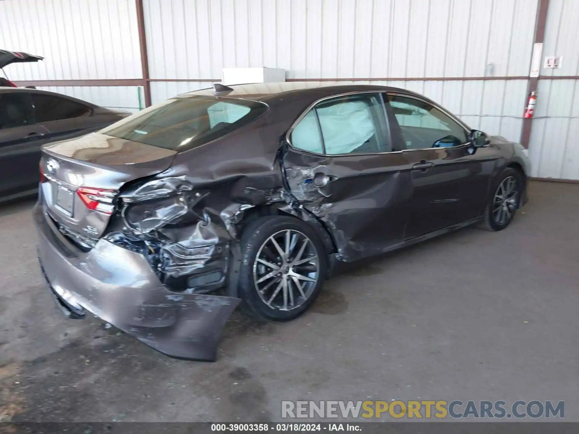 4 Photograph of a damaged car 4T1F31AKXNU587441 TOYOTA CAMRY 2022