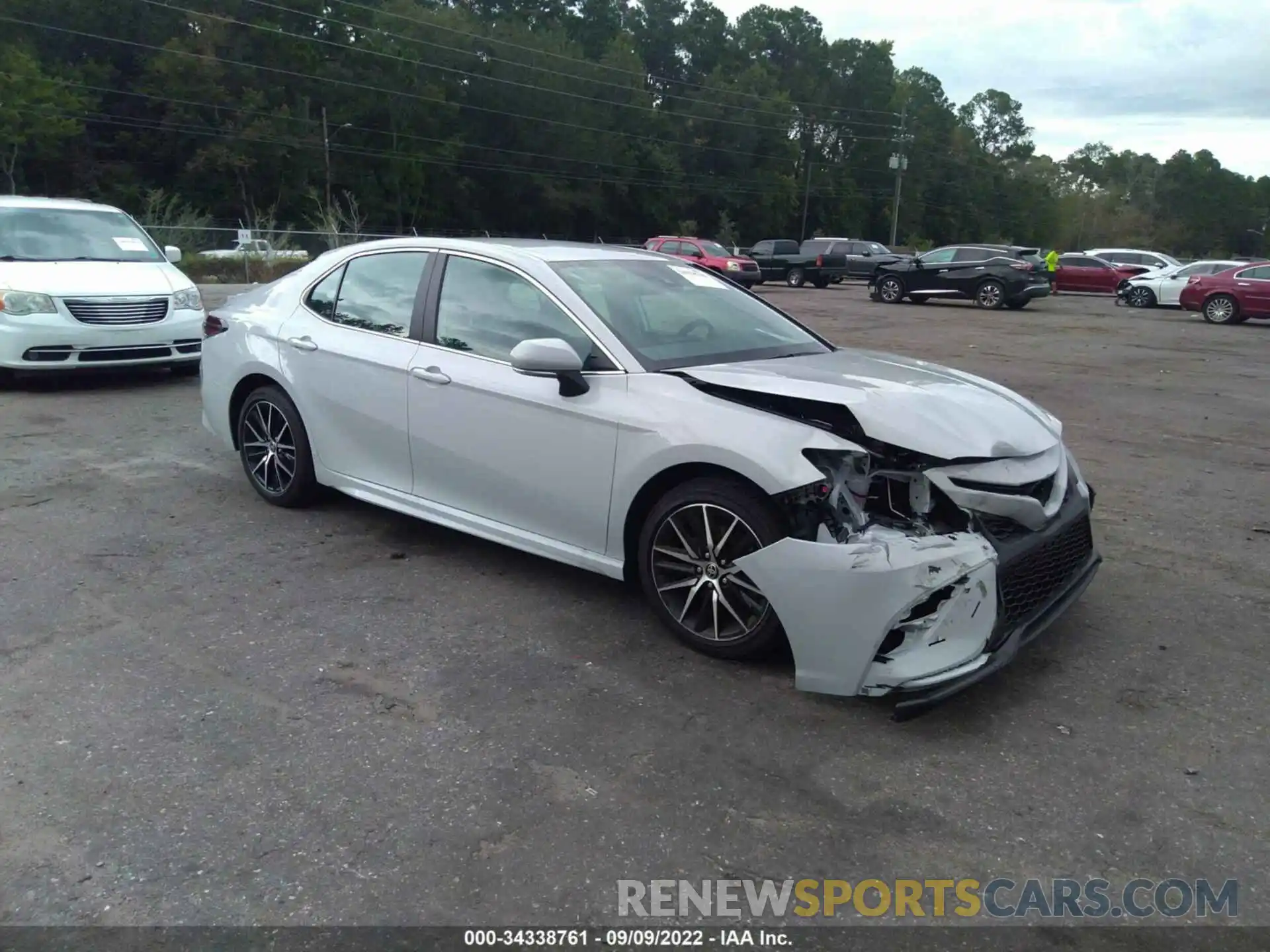 1 Photograph of a damaged car 4T1G11AK0NU051351 TOYOTA CAMRY 2022