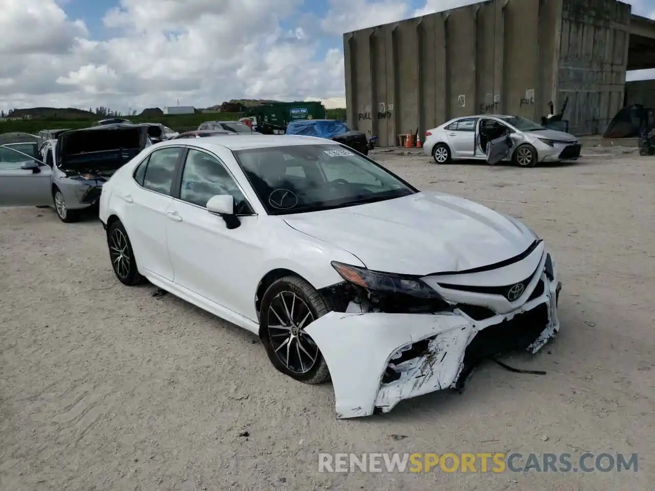 1 Photograph of a damaged car 4T1G11AK0NU618514 TOYOTA CAMRY 2022