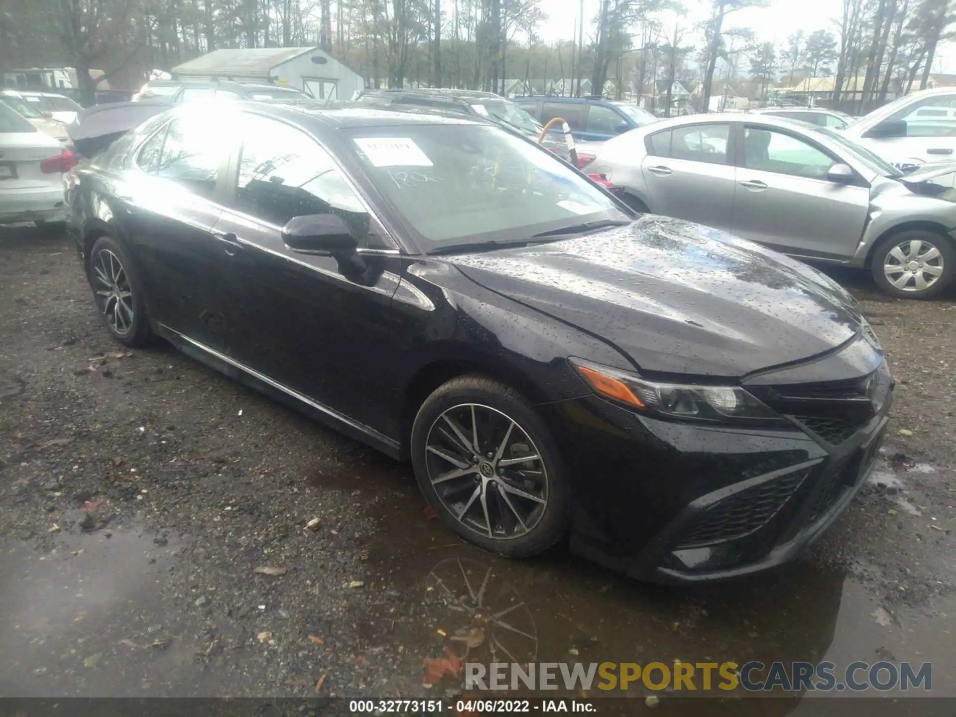 1 Photograph of a damaged car 4T1G11AK0NU625964 TOYOTA CAMRY 2022