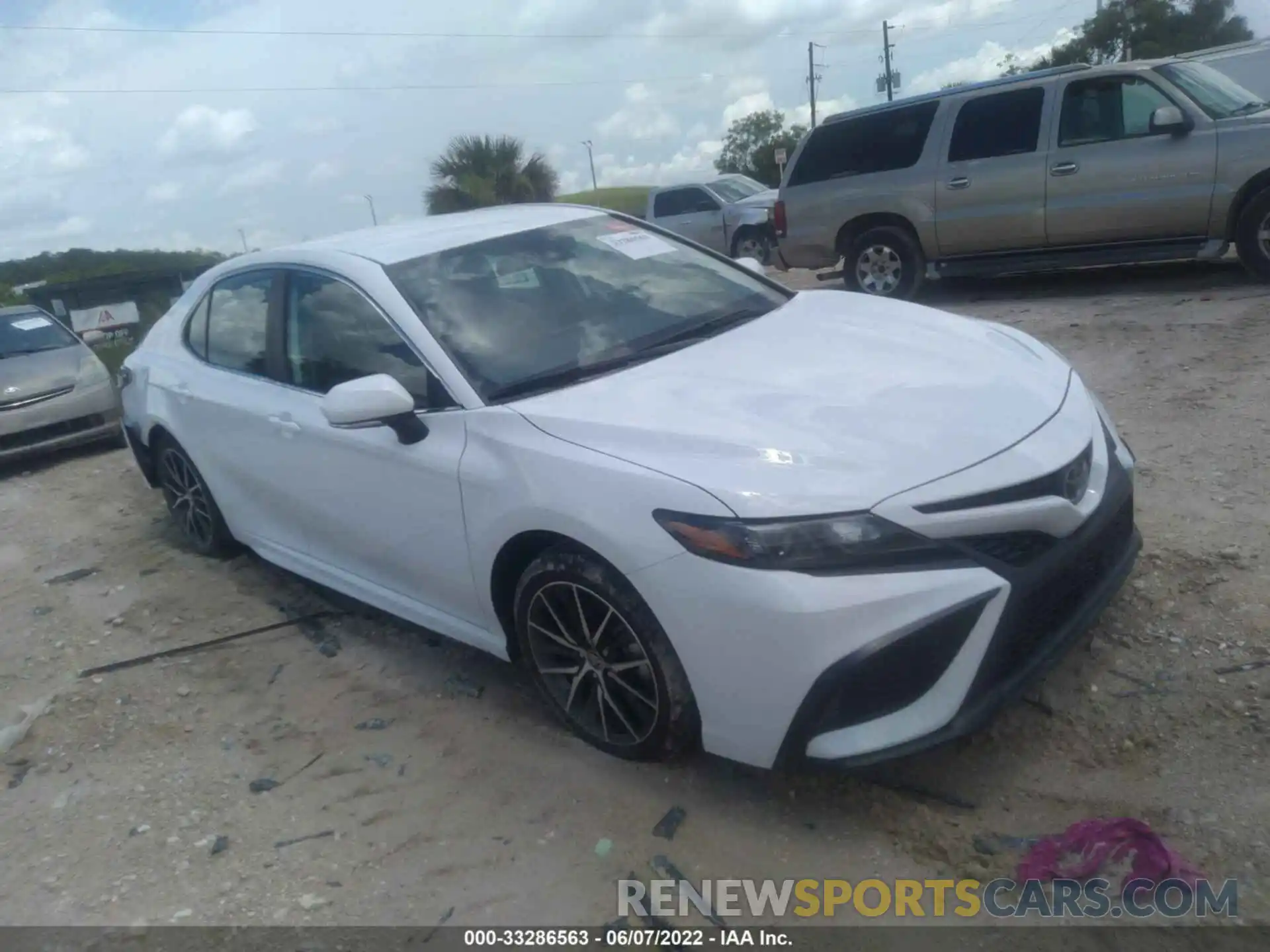 1 Photograph of a damaged car 4T1G11AK0NU646457 TOYOTA CAMRY 2022