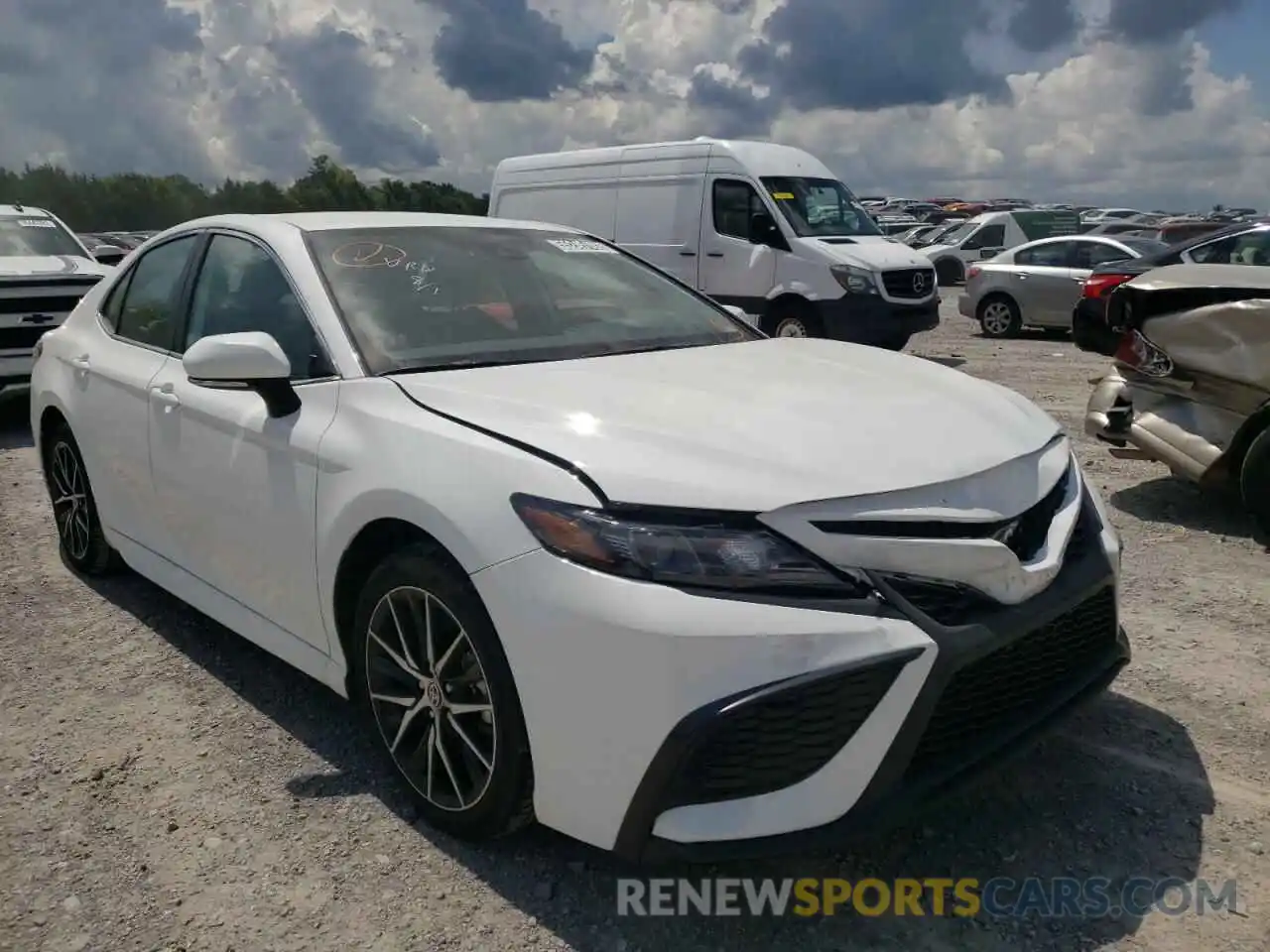 1 Photograph of a damaged car 4T1G11AK0NU660732 TOYOTA CAMRY 2022