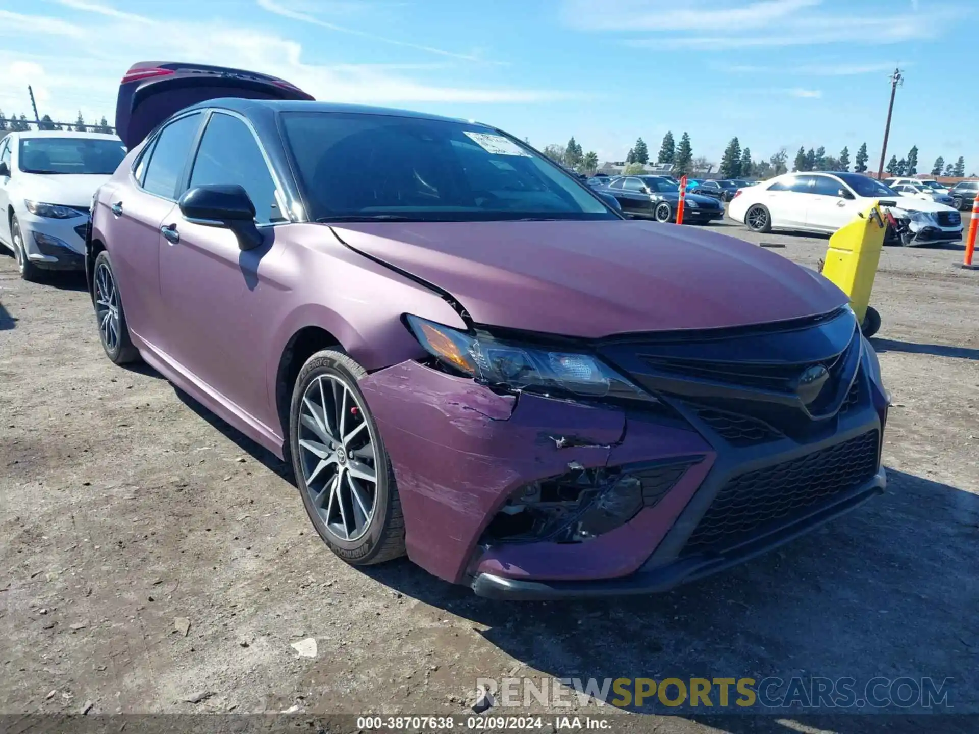 1 Photograph of a damaged car 4T1G11AK0NU686652 TOYOTA CAMRY 2022