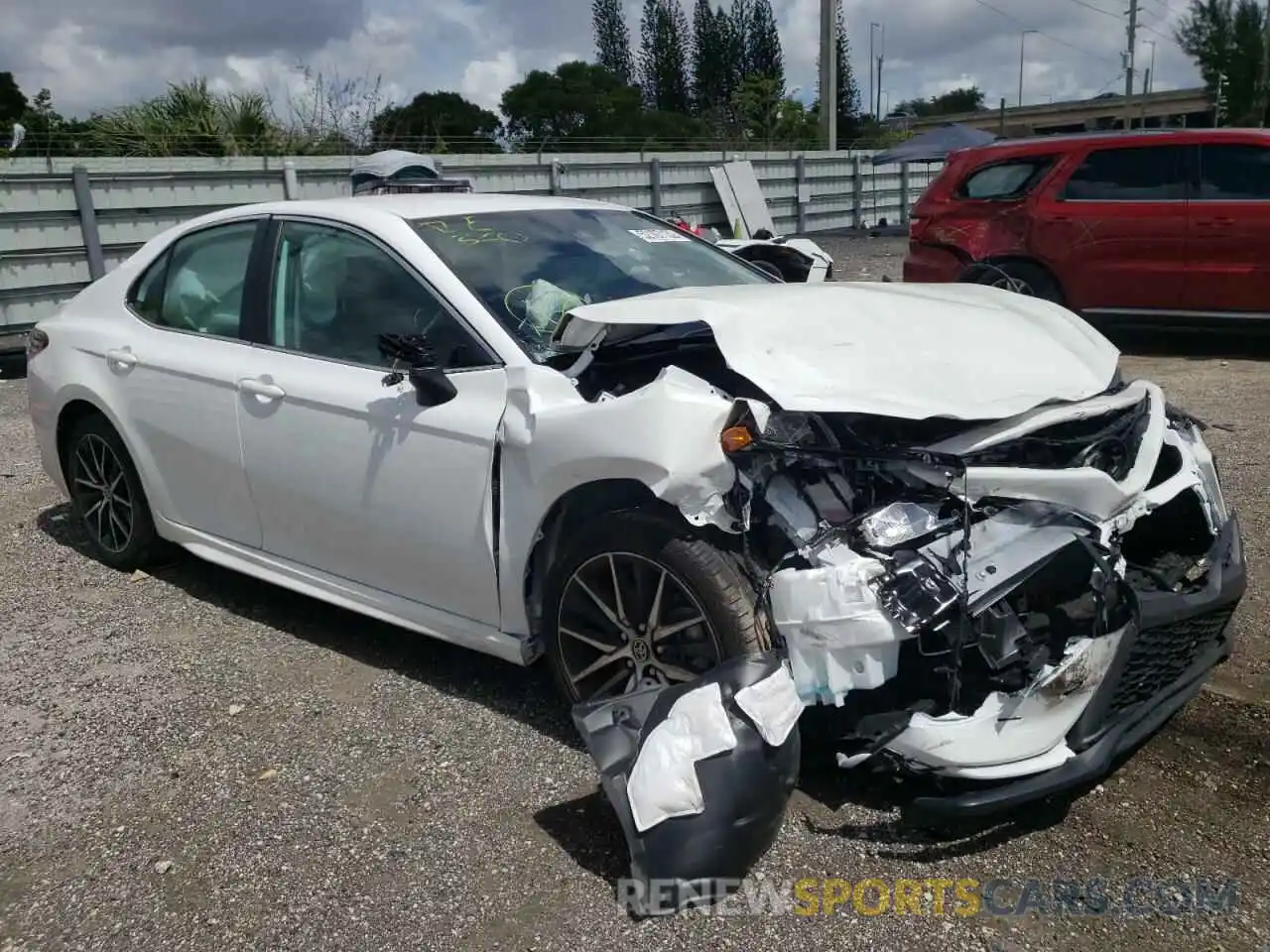 1 Photograph of a damaged car 4T1G11AK1NU645284 TOYOTA CAMRY 2022