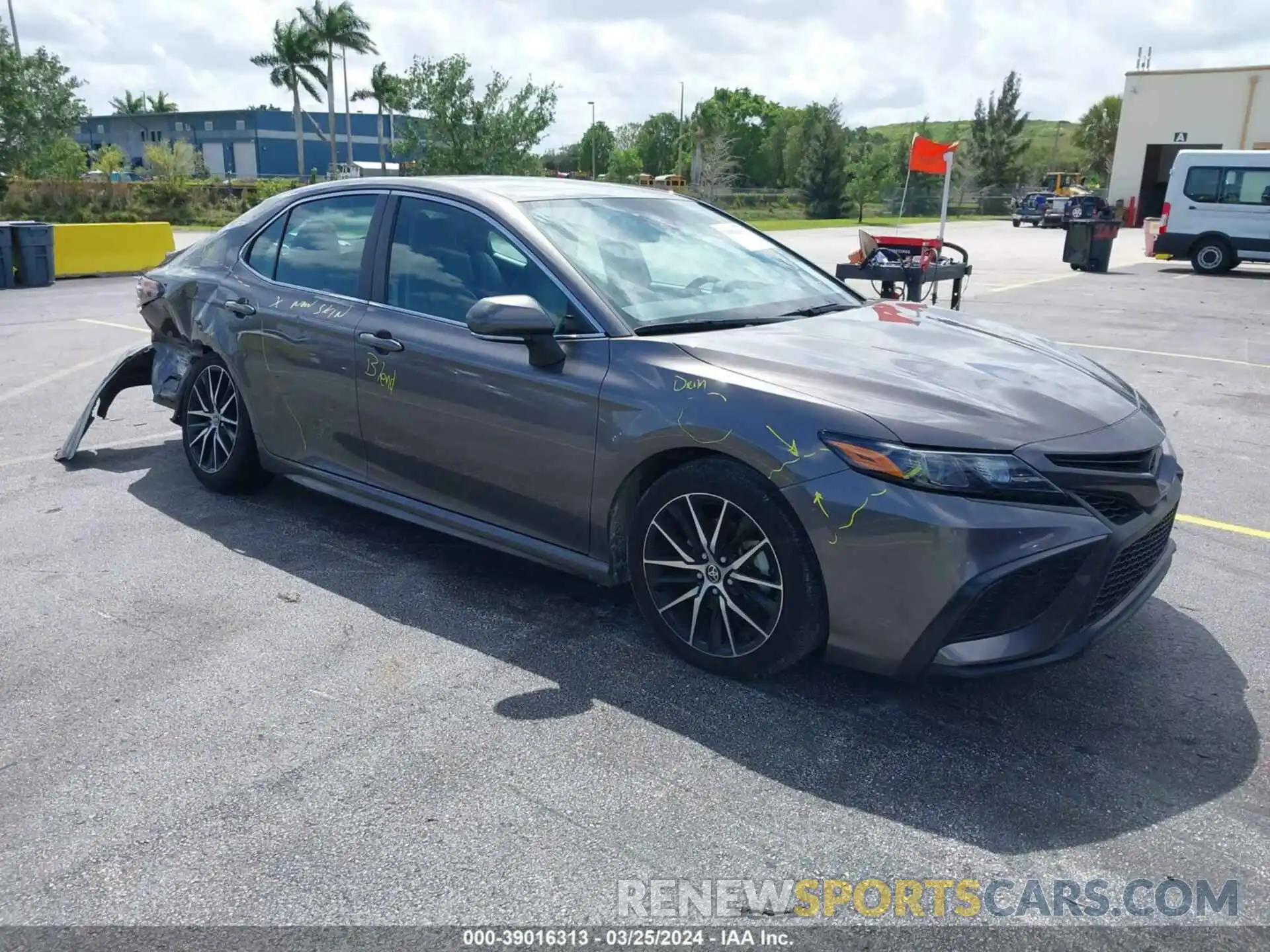 1 Photograph of a damaged car 4T1G11AK1NU681783 TOYOTA CAMRY 2022