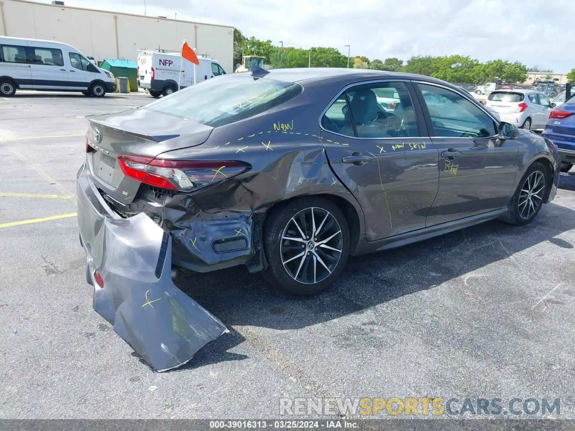 6 Photograph of a damaged car 4T1G11AK1NU681783 TOYOTA CAMRY 2022