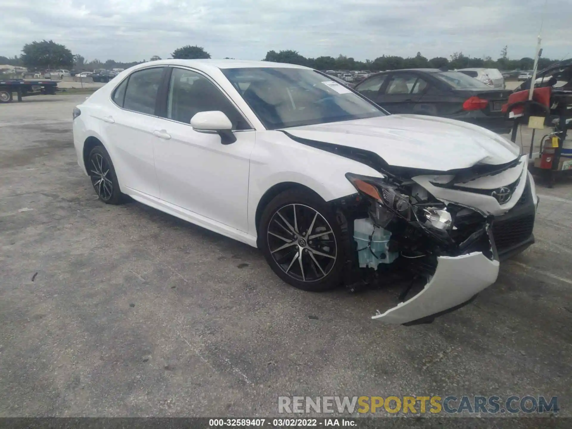 1 Photograph of a damaged car 4T1G11AK2NU643477 TOYOTA CAMRY 2022