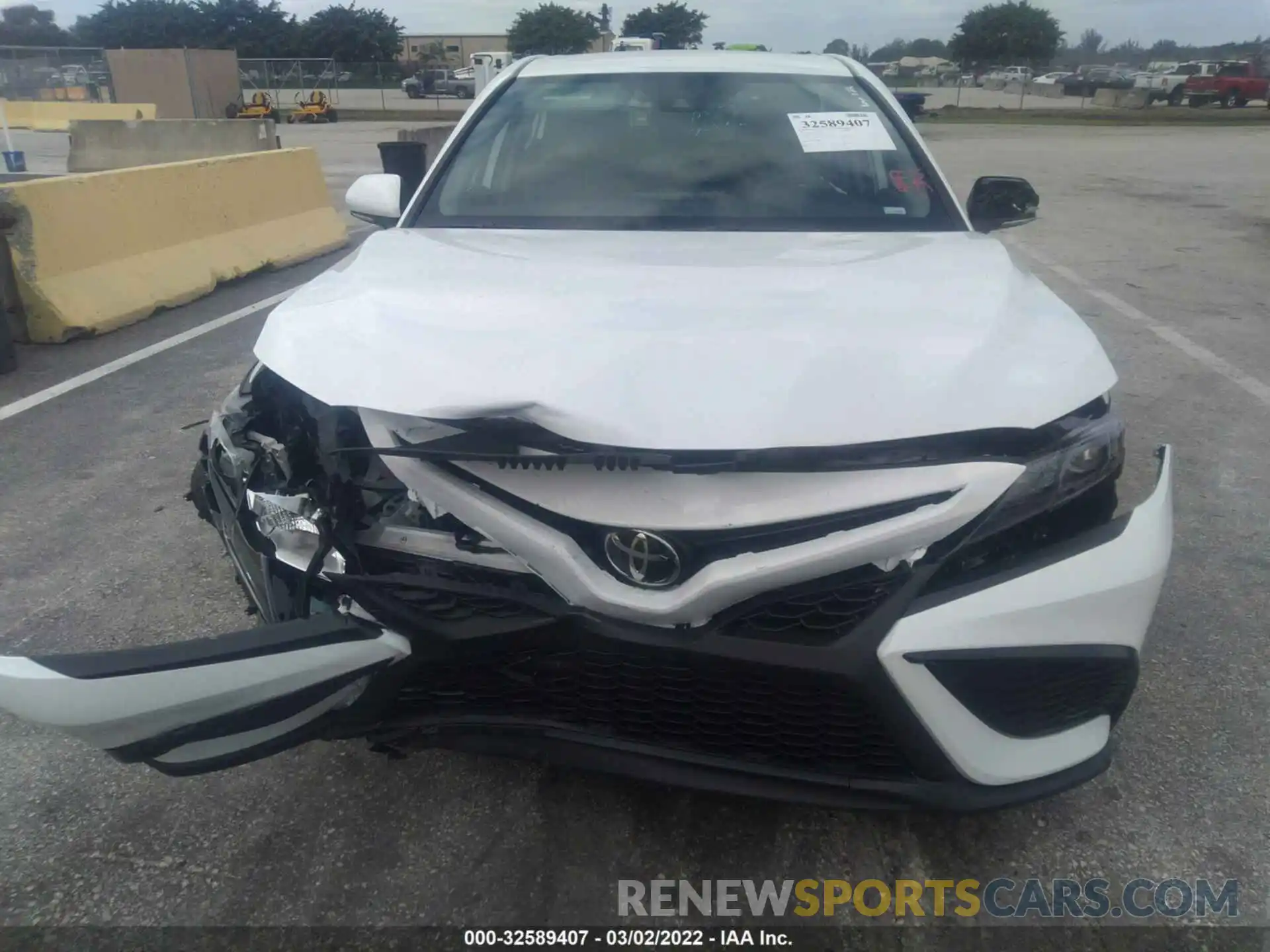 6 Photograph of a damaged car 4T1G11AK2NU643477 TOYOTA CAMRY 2022