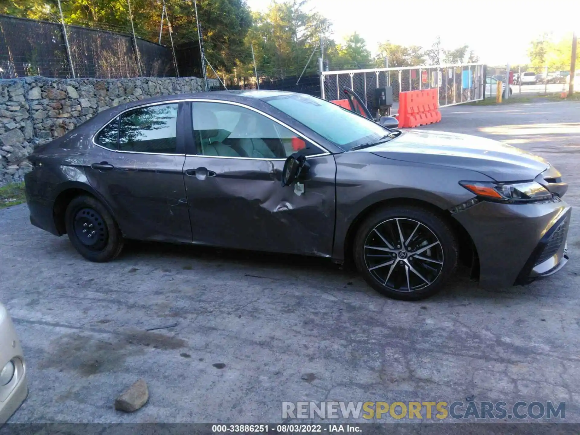 6 Photograph of a damaged car 4T1G11AK3NU499809 TOYOTA CAMRY 2022