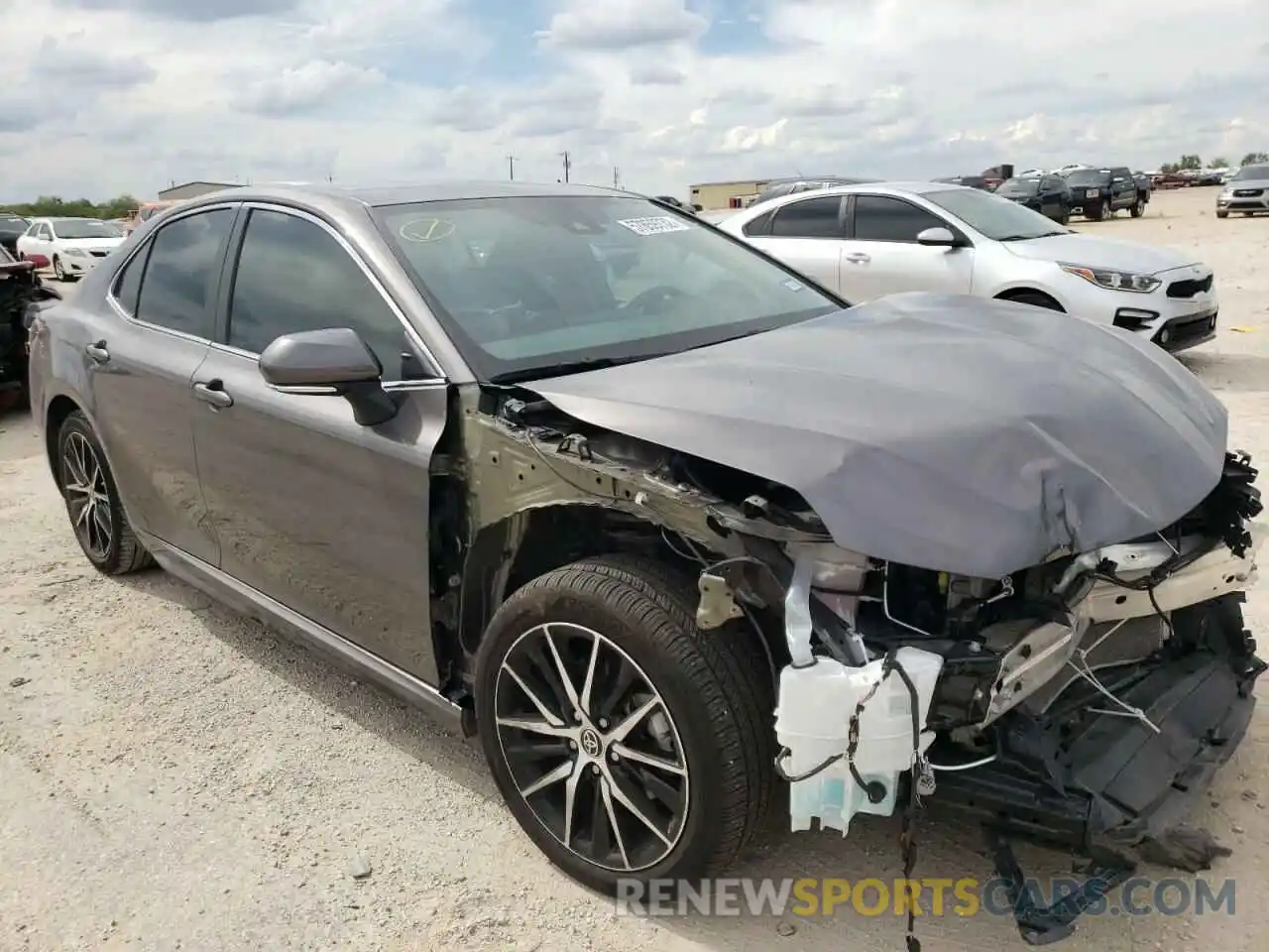 1 Photograph of a damaged car 4T1G11AK3NU621536 TOYOTA CAMRY 2022