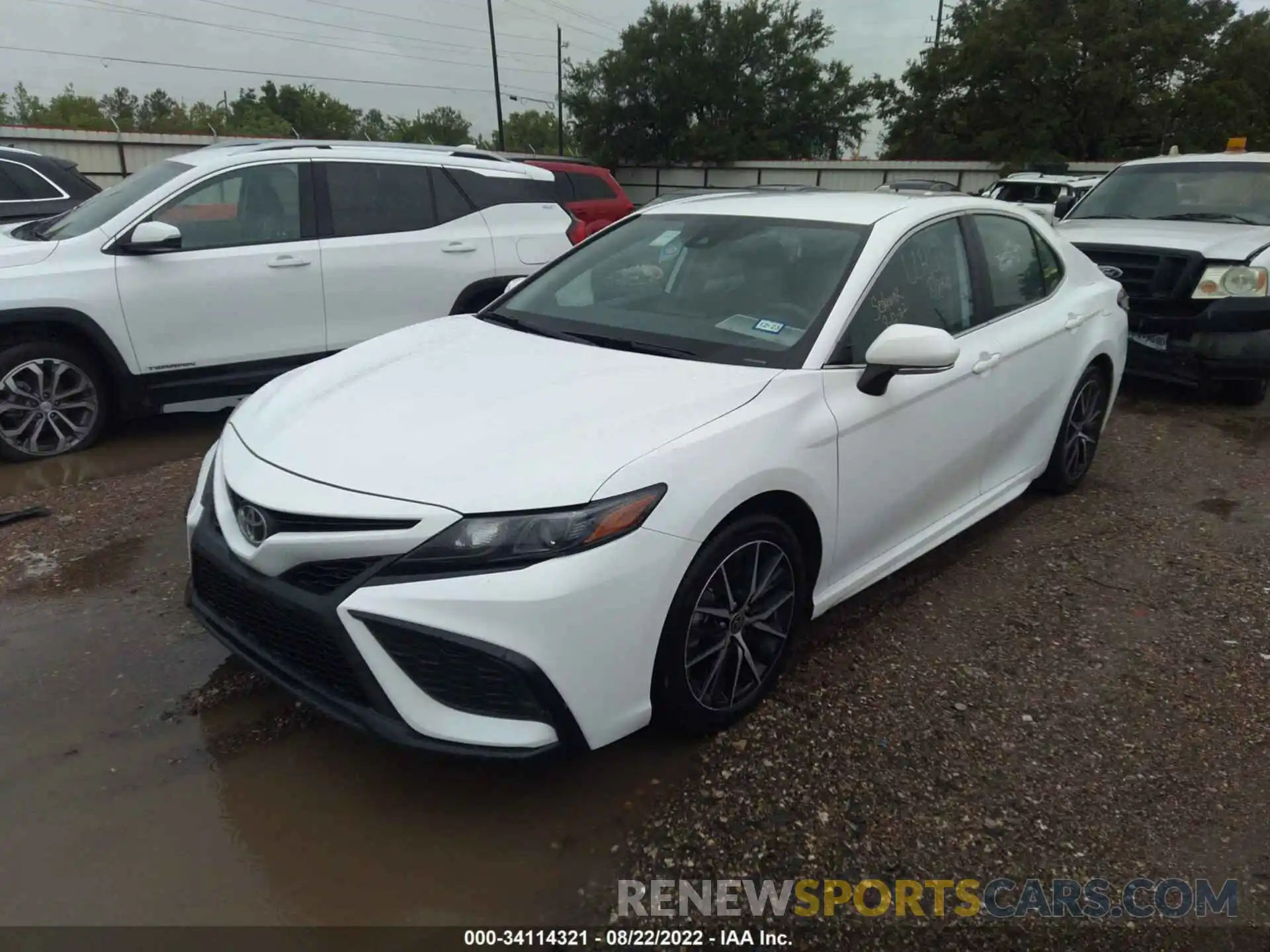 2 Photograph of a damaged car 4T1G11AK4NU630178 TOYOTA CAMRY 2022