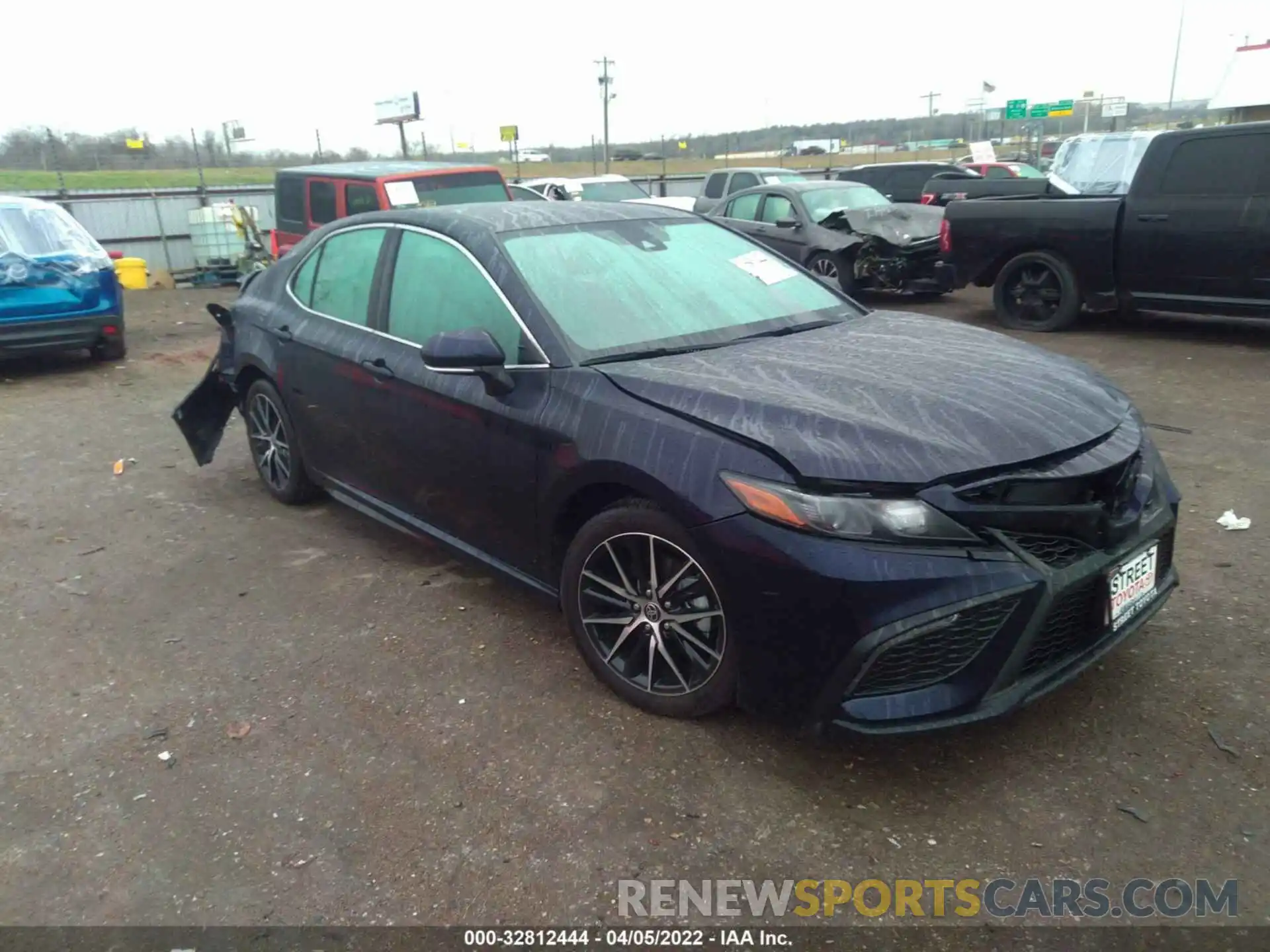 1 Photograph of a damaged car 4T1G11AK4NU667781 TOYOTA CAMRY 2022