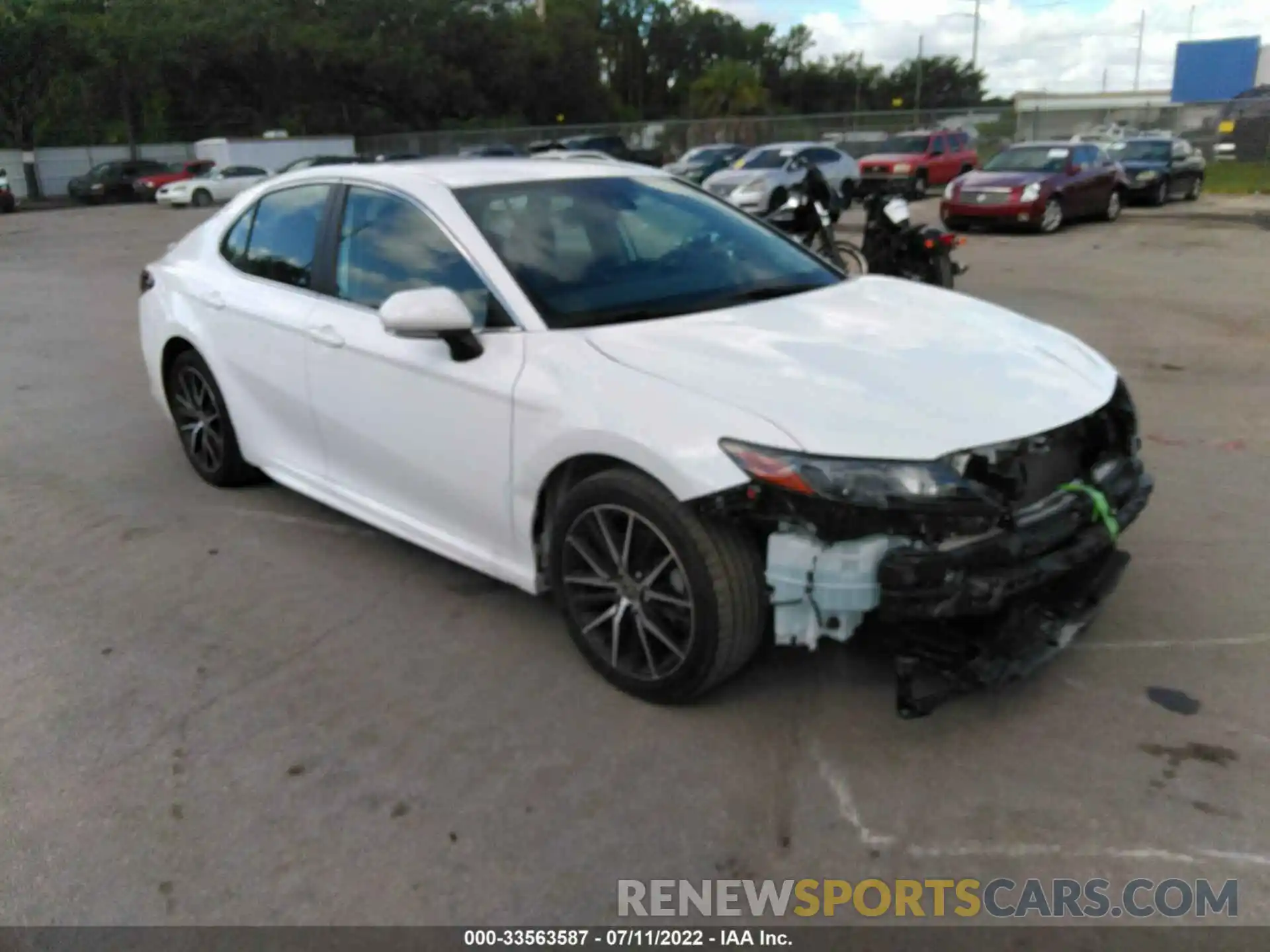 1 Photograph of a damaged car 4T1G11AK5NU627547 TOYOTA CAMRY 2022