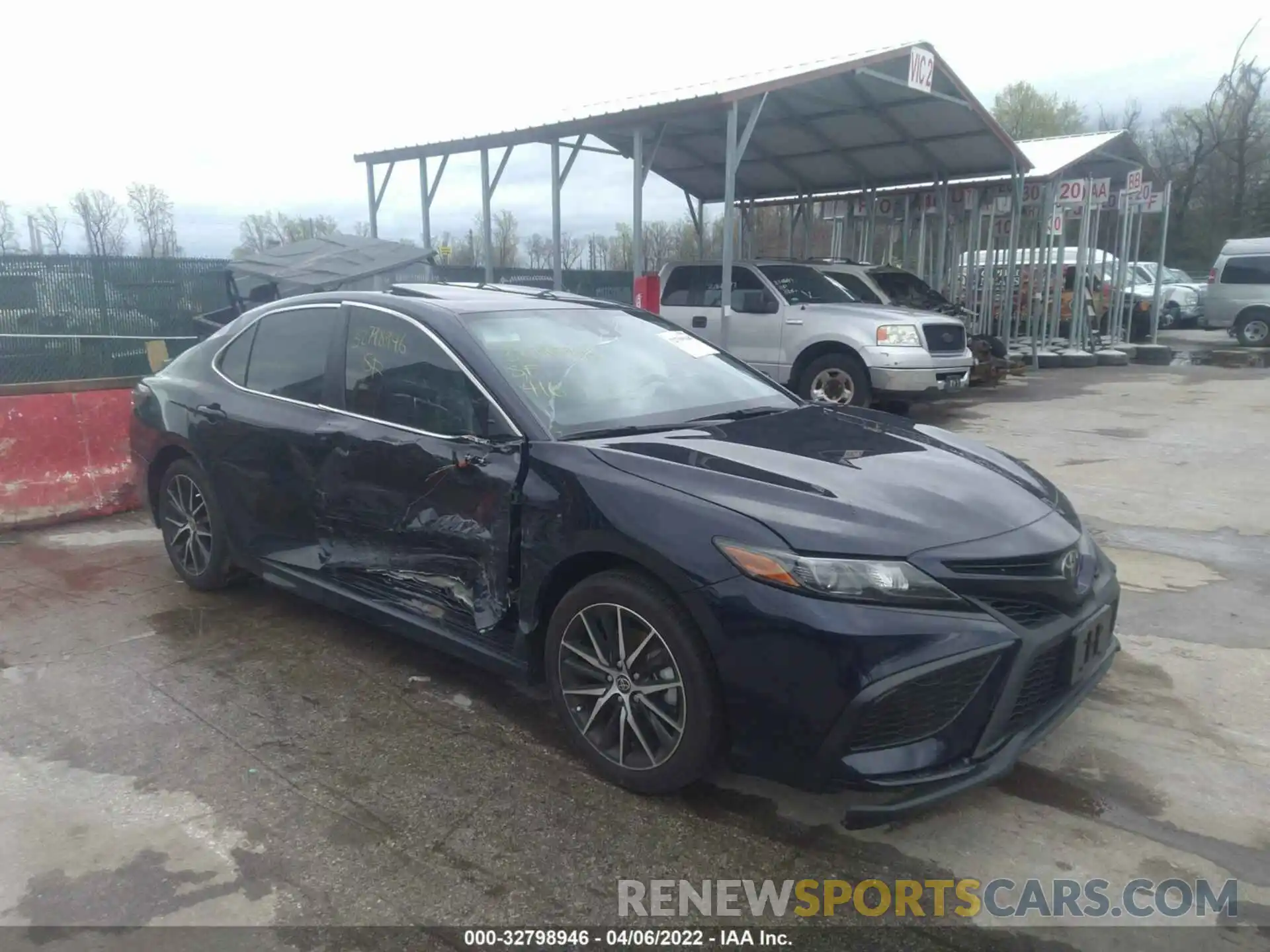 1 Photograph of a damaged car 4T1G11AK5NU632084 TOYOTA CAMRY 2022